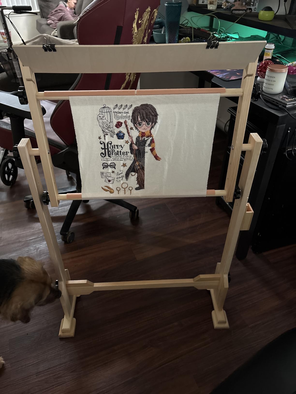 Needlework Table and Adjustable Embroidery Stand, Cross Stitch Hoop Stand, Beech Wood Tapestry Cross Stitch Embroidery Frame Holder (21.5