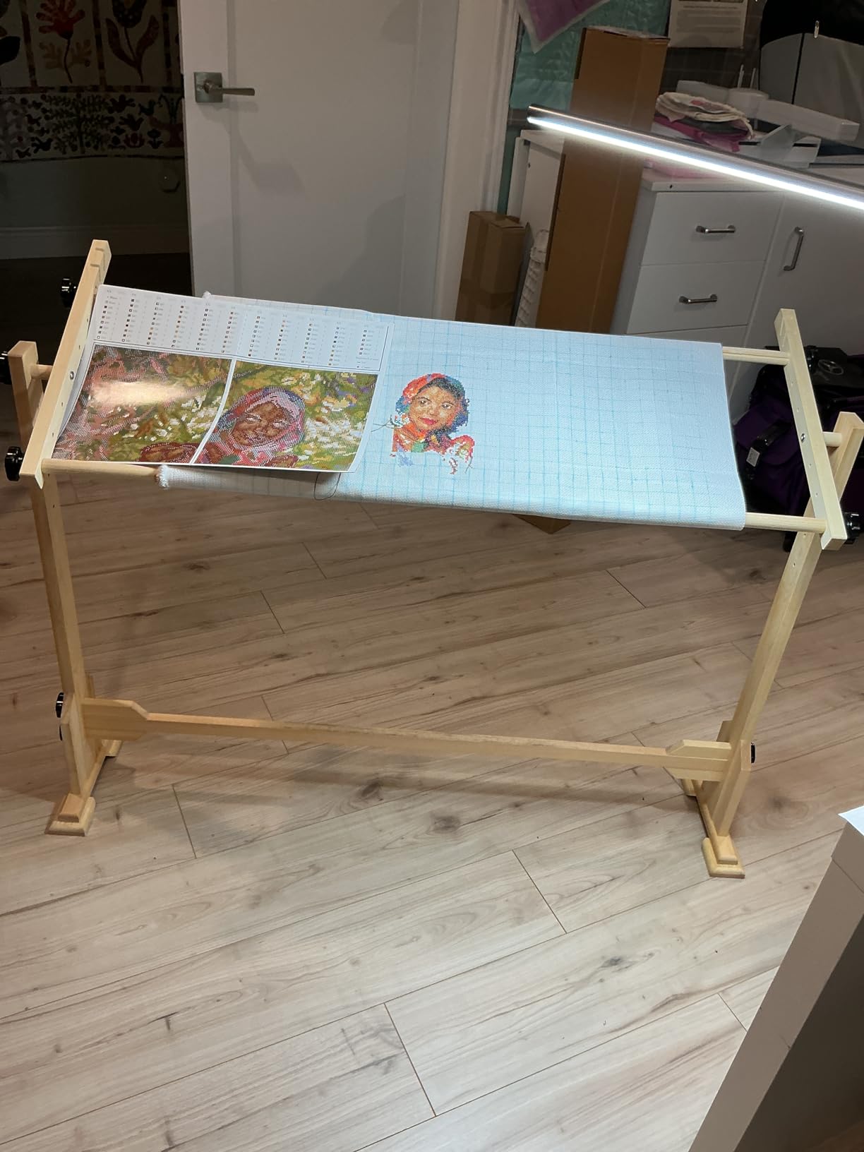 Needlework Table and Adjustable Embroidery Stand, Cross Stitch Hoop Stand, Beech Wood Tapestry Cross Stitch Embroidery Frame Holder (21.5