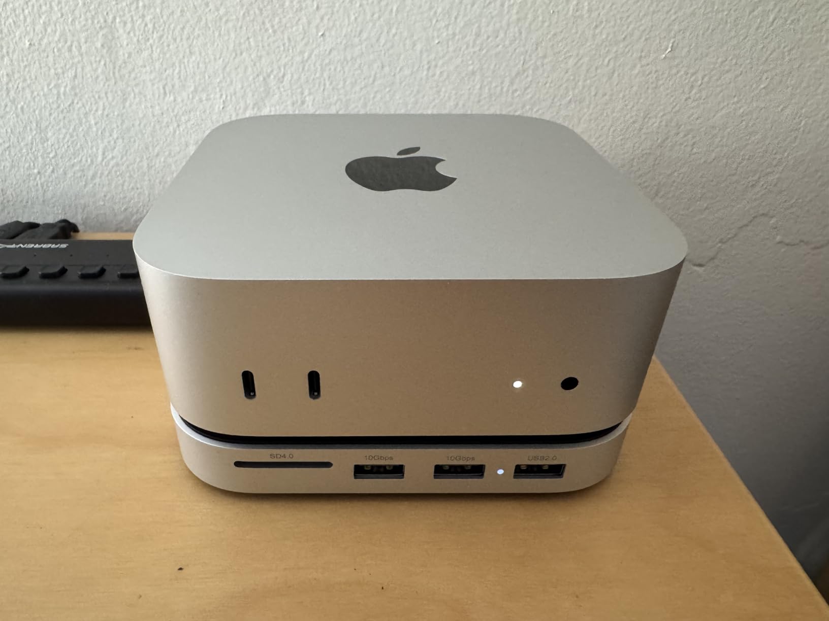 Satechi Mac mini M4 Hub & Stand with NVMe SSD Enclosure, Mac mini M4 Dock with 2xUSB A Up to 10Gbps, USB A Data Port, SD Card Reader, Optimized Self-Cooling - Silver customer photo 2