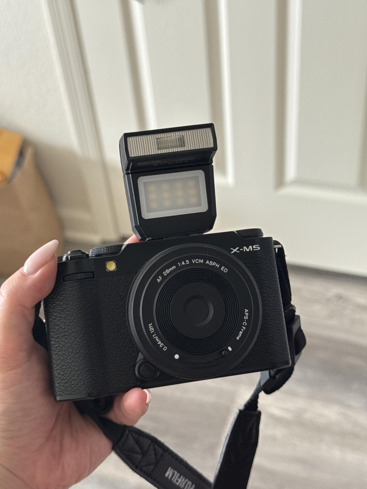 ULANZI SL03 Camera Mini Flash Speedlite with Video Light for Beginners Basic, GN8 6500K Flash 90 Degree Angle Adjustable Compatible with Sony/Canon/Fuji/Nikon DSLR, Universal Single Contact Hot Shoe Mount customer photo 1