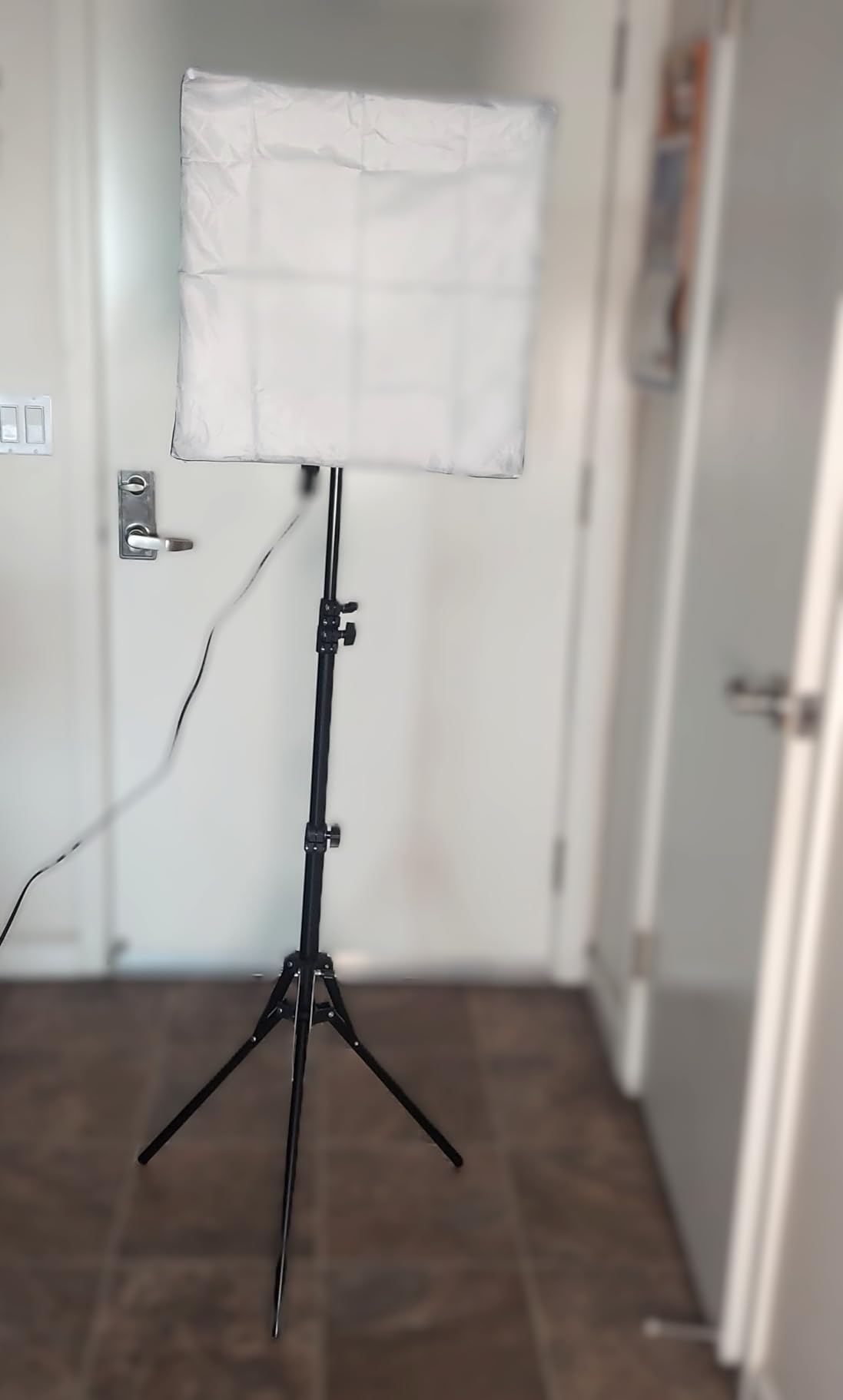 Torjim Softbox Photography Lighting Kit, 20'' x 20'' Professional Softbox Lighting Kit with 85W 3000-7500K LED Bulbs, Studio Lights for Photography/Video Recording/Live Streaming customer photo 1