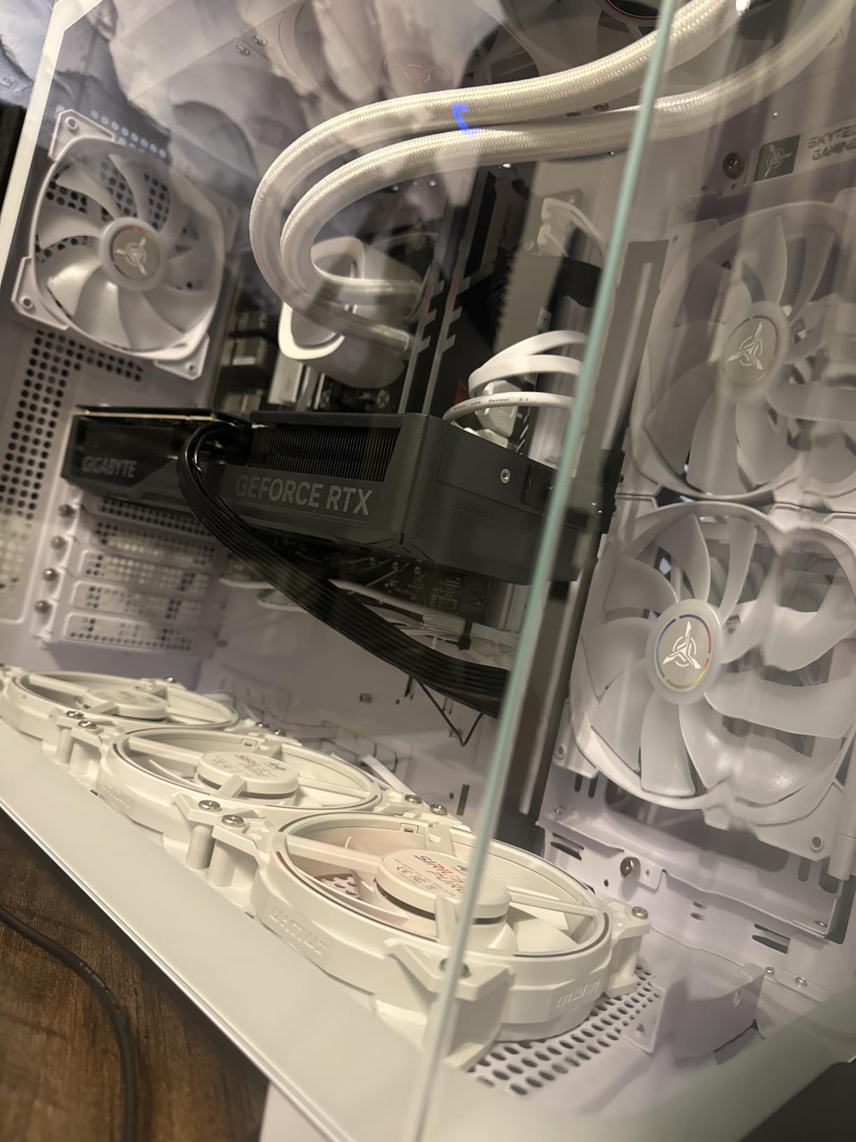 Skytech Gaming King 95 Desktop PC, Ryzen 7 9800X3D 4.7 GHz (5.2 GHz), NVIDIA RTX 5070 Ti 16GB, 1TB Gen4 NVMe SSD, 32GB DDR5 RAM 5600 RGB, 850W Gold ATX 3 PSU, 360mm ARGB AIO, Wi-Fi, Win 11 customer photo 1