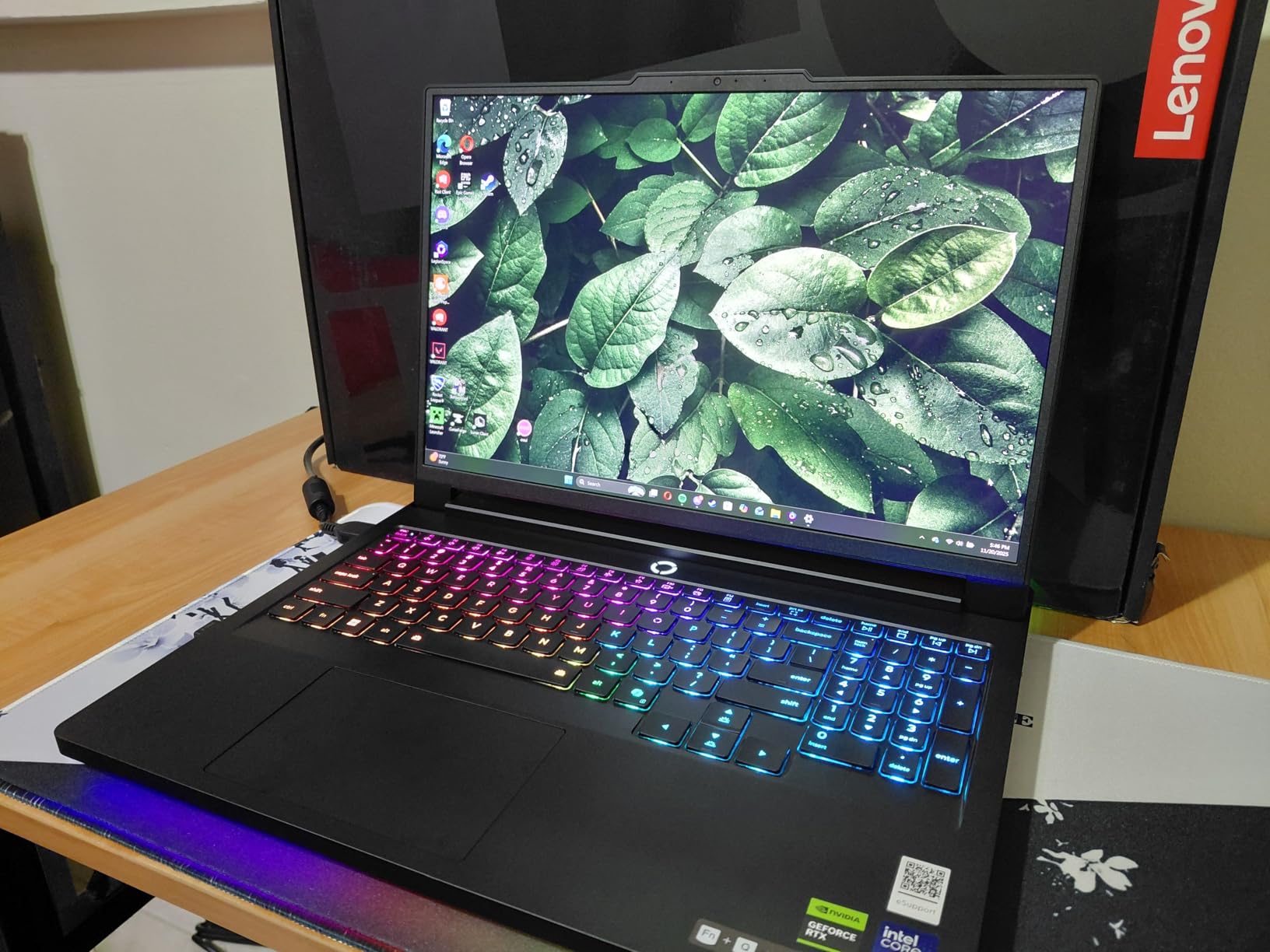 Lenovo Legion Pro 7i Gaming Laptop - Intel Core Ultra 9 275HX - 16