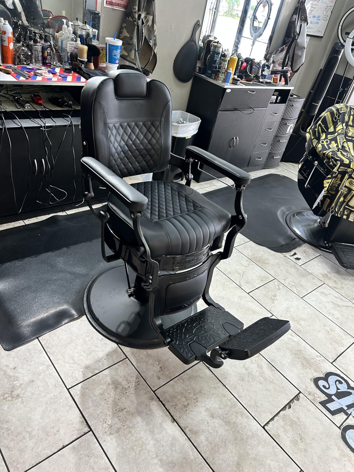 Baasha Black Heavy-Duty Barber Chair, Reclining Professional Salon Chair with Adjustable Headrest & Comfort Padding, 550 lbs Capacity customer photo 1