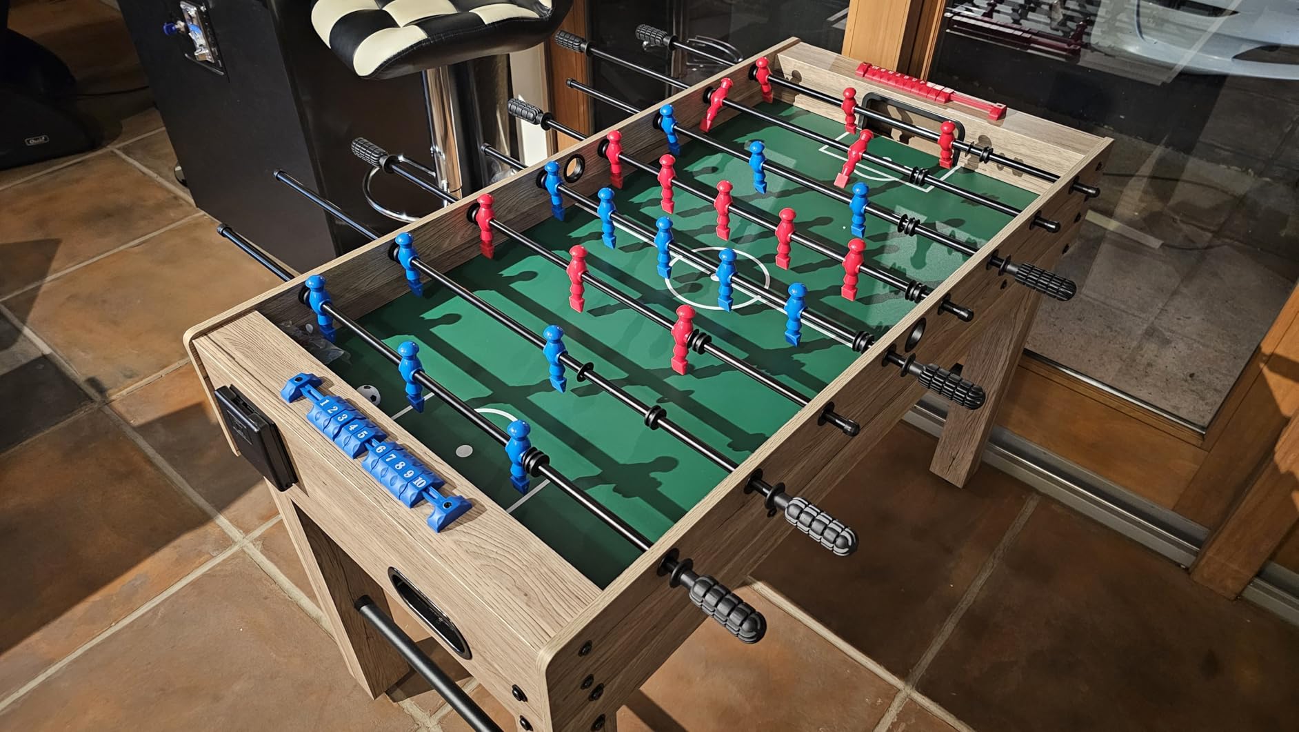 Amazon Basics 48-Inch Foosball Table Soccer Game Room Size with 4 Balls and 2 Cupholders, Oak customer photo 2