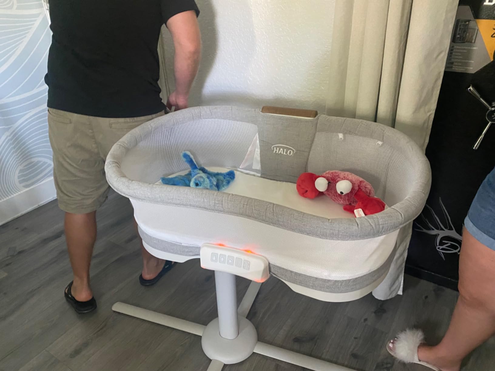 HALO BassiNest Connected Swivel Sleeper 3.0 - Smart Bassinet with AutoSoothe, 360 Swivel, Cry Detection, Rocking, Vibration and Soothing Sounds, Easy Lowering Wall for Postpartum Recovery customer photo 2