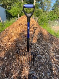10-Tine Pitch Fork for Gardening, Heavy Duty Manure & Mulch Fork with Fiberglass Handle, Wide Bedding Hay Fork for Compost, Farm, 45 Inch customer photo 1