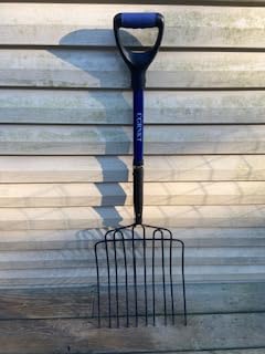 10-Tine Pitch Fork for Gardening, Heavy Duty Manure & Mulch Fork with Fiberglass Handle, Wide Bedding Hay Fork for Compost, Farm, 45 Inch customer photo 2