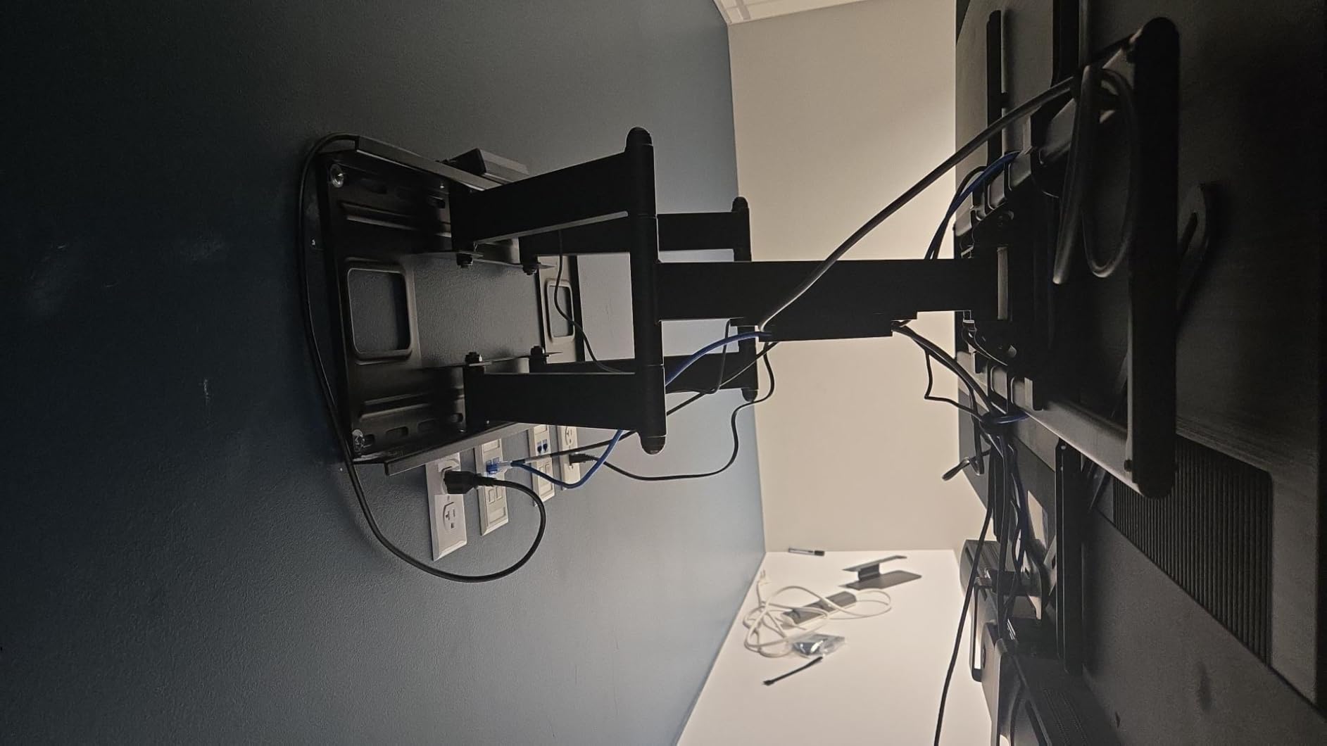 monTEK Heavy Duty XXL Full Motion TV Wall Mount for 60-120 inch Extra Large TVs, Holds 265 lbs, Max VESA 900x600, 27.7