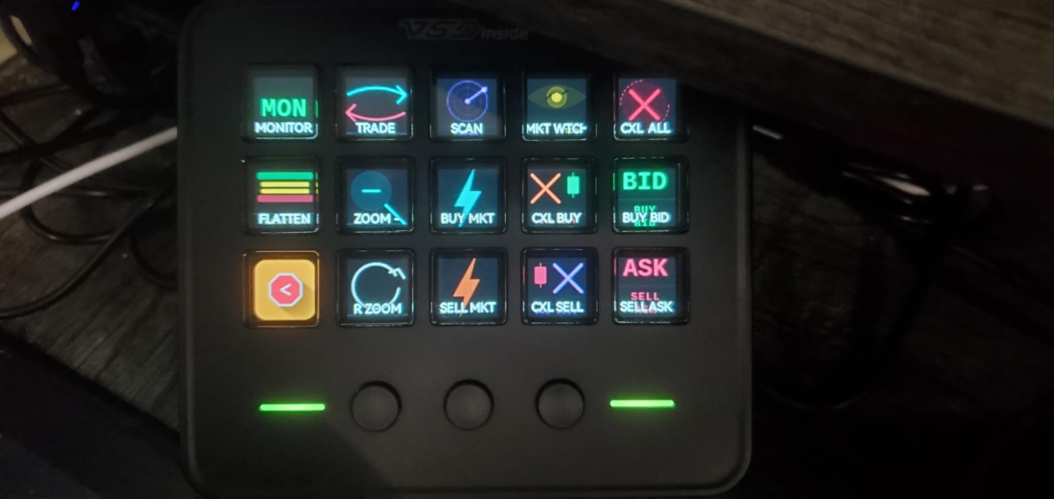 VSDINSIDE Macro Keypad, Stream Controller Deck Gaming Streaming Shortcut Keyboard, 18 Programmable Keys Customizable Visual AI Pad USB Soundboard for OBS, YouTube, Desk Office Setup, PC, Mac customer photo 1