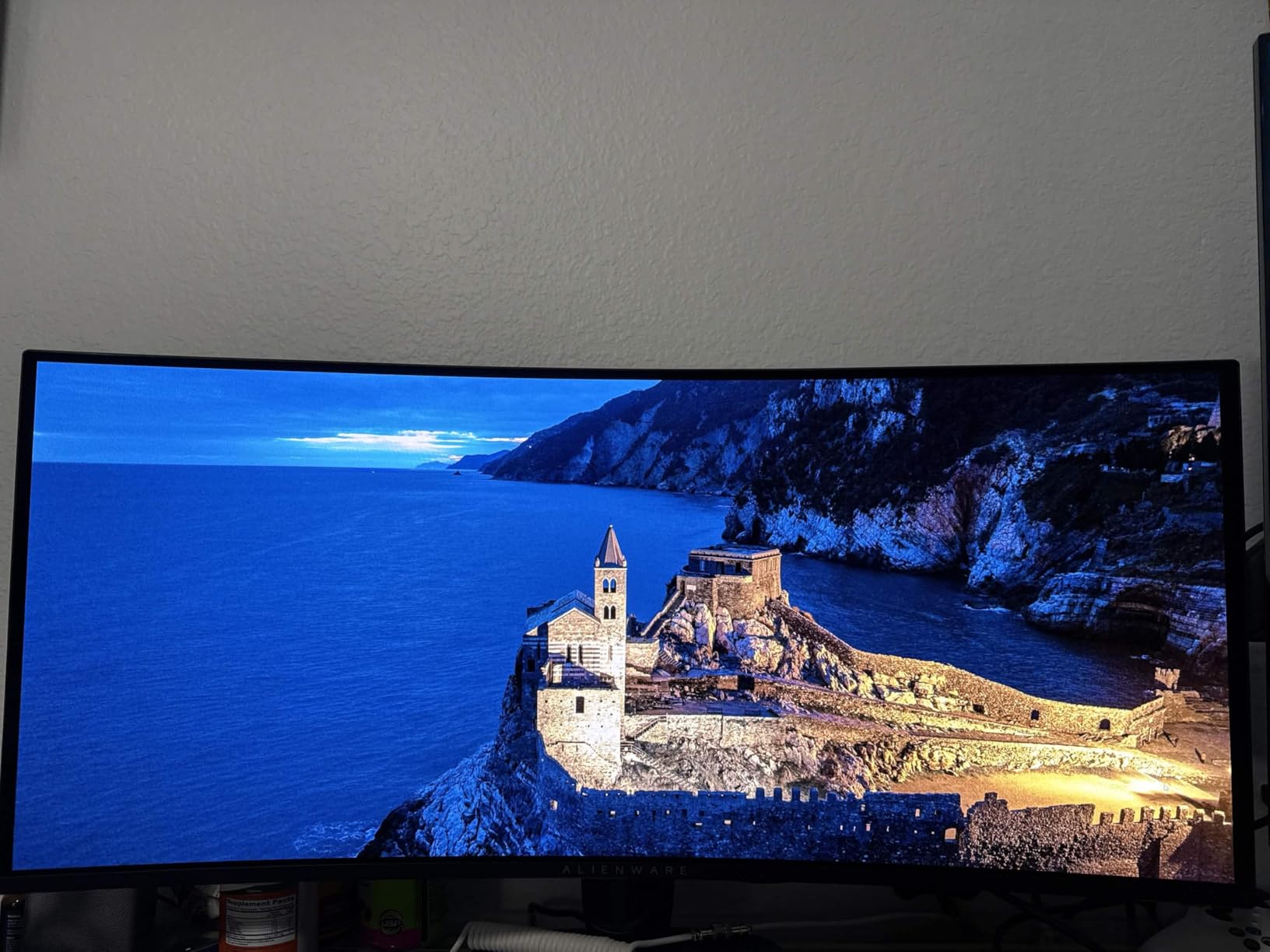 Alienware 34-inch 240Hz QD-OLED Curved Gaming Monitor - AW3425DW - 34.2-inch WQHD (3440 x 1440) 0.03ms Display, 1800R Curve, AMD FreeSync Premium Pro, VESA AdaptiveSync, DisplayHDR TrueBlack 400 customer photo 1