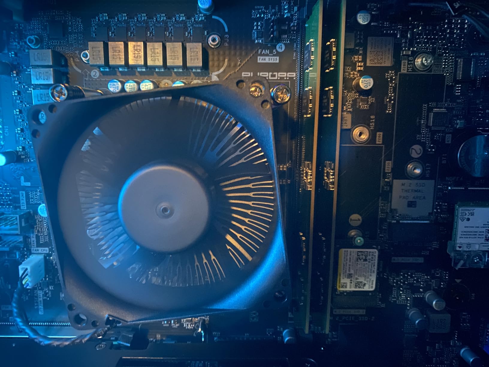 Alienware Aurora Gaming Desktop ACT1250 - Intel Core Ultra 7 265F Processor, Air Cooled, NVIDIA GeForce RTX 5060Ti, 16GB DDR5 RAM, 1TB SSD, 500W Platinum Rated PSU, Windows 11 Home - Clear Panel customer photo 2