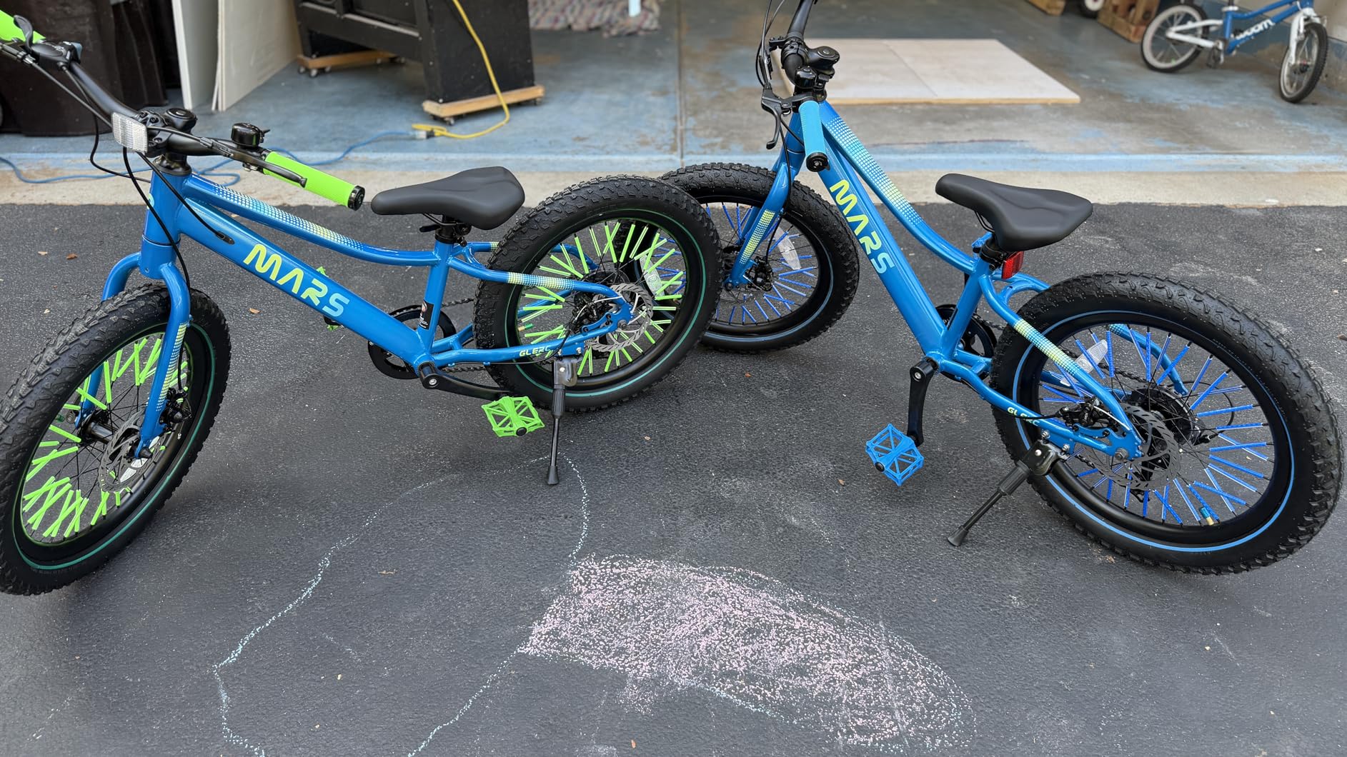 Glerc Mars Kids Mountain Bike, 20/24 Inch Fat Tire Bike for Teen Ages 6-14 Year Old, Bicycle with 2.8-Inch Wide Tires and 6 Speed Drivetrain, Multiple Colors customer photo 2