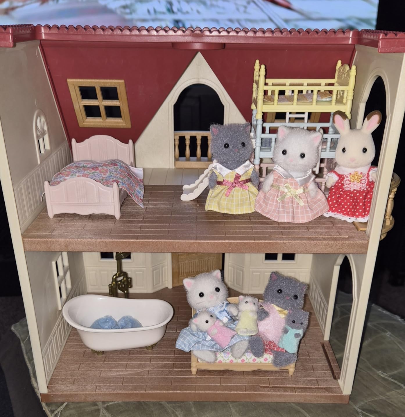 Calico Critters - Red Roof Home - Cozy Cottage - 2026 Edition Dollhouse customer photo 2