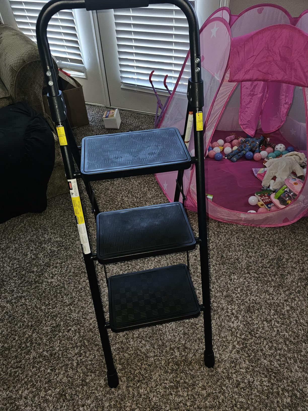 HBTower Step Ladder, Step Stool Foldable for Adults with Wide Anti-Slip Pedal, Lightweight 4 Step Ladders for Home customer photo 1