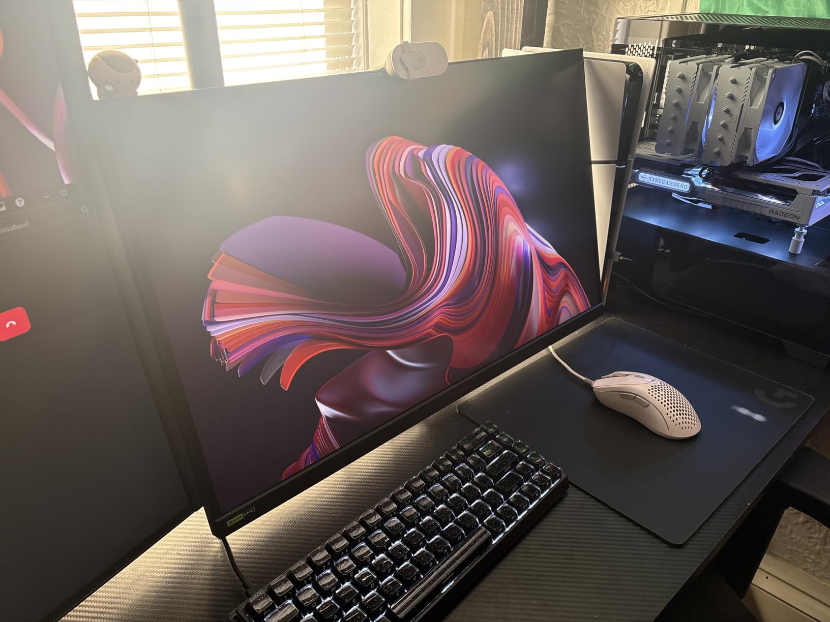 LG 27G640A-B 27-inch Ultragear QHD (2560 x 1440) IPS Gaming Monitor, 300Hz, 1ms, NVIDIA G-Sync, AMD FreeSync Premium, VESA DisplayHDR 400, HDMI 2.1, USB Type-C, Tilt/Height/Swivel/Pivot Stand, Black customer photo 1