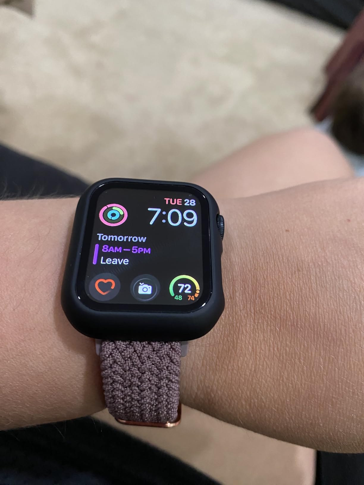 Apple Watch SE 3 [GPS 40mm] Smartwatch with Starlight Aluminum Case with Starlight Sport Band - S/M. Fitness and Sleep Trackers, Heart Rate Monitor, Always-On Display, Water Resistant customer photo 1
