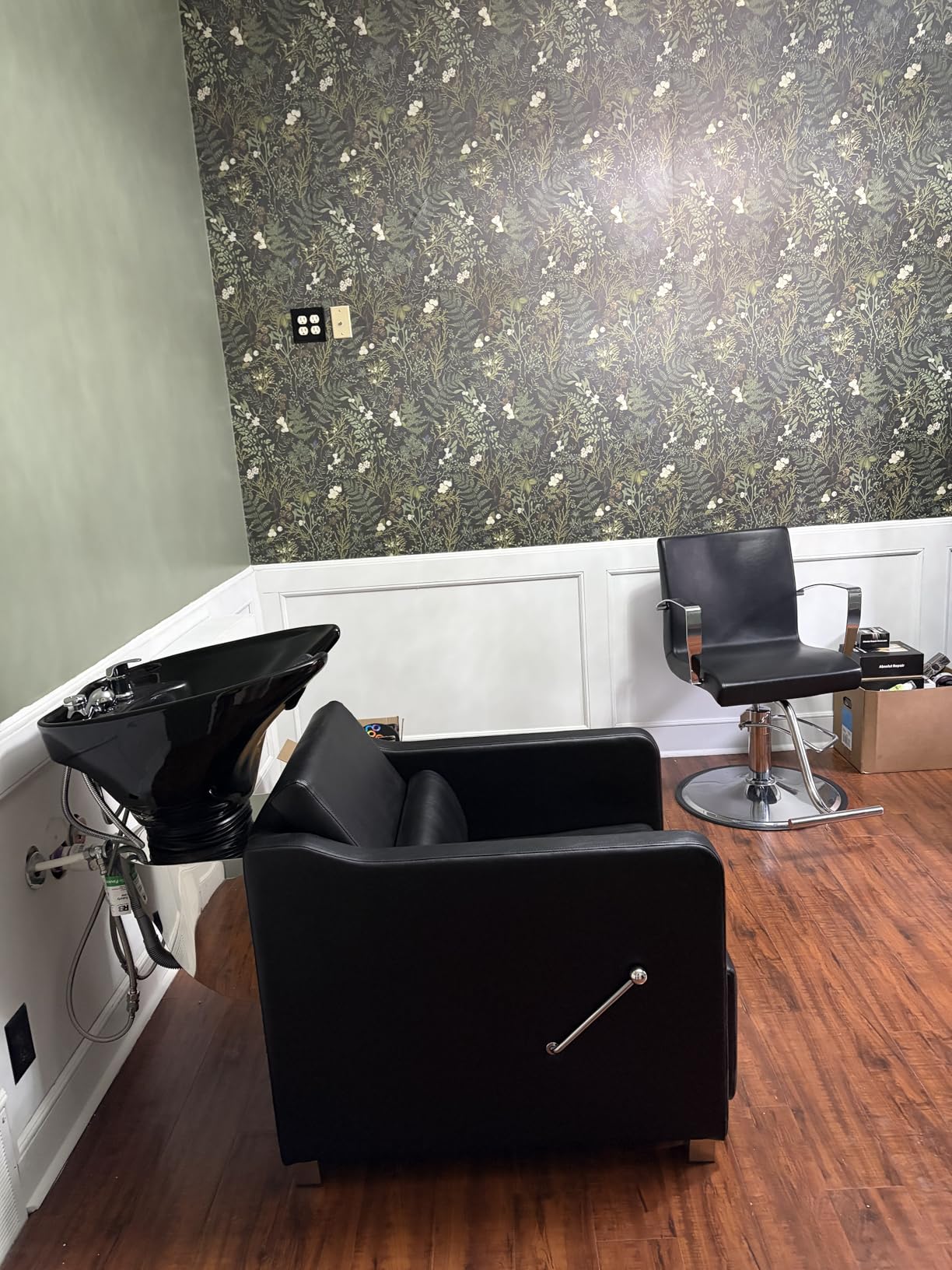 Winado Shampoo Backwash Barber Chair with Ceramic Hair Wash Bowl Sink, Adjustable Leg Baffle, Reclining Shampoo Station Chair for Barbershop Beauty Spa Massage Hairdressing Equipment, Black customer photo 2