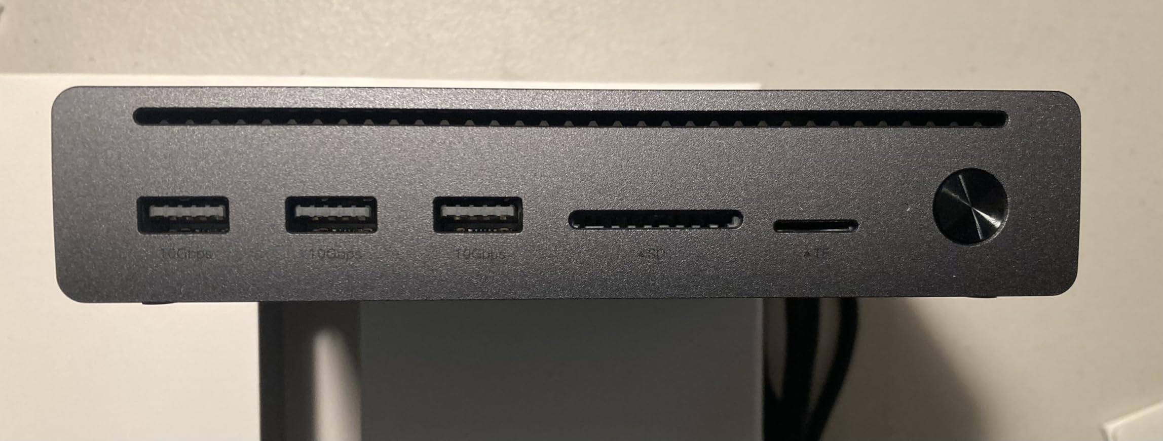 UGREEN Maxidok Thunderbolt 5 Hub Revodok 10 in 1, 120Gbps with 3xTBT5 (Single 8K / Dual 6K), 140W Total Power, DP2.1, Gigabit Ethernet, SD/TF 3.0 Docking Station for MacBooks and Windows Laptops customer photo 1