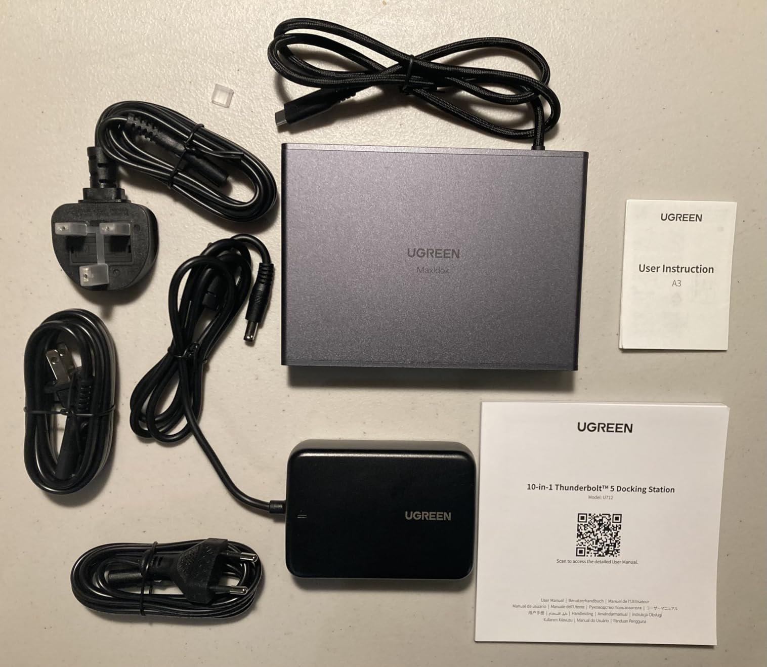 UGREEN Maxidok Thunderbolt 5 Hub Revodok 10 in 1, 120Gbps with 3xTBT5 (Single 8K / Dual 6K), 140W Total Power, DP2.1, Gigabit Ethernet, SD/TF 3.0 Docking Station for MacBooks and Windows Laptops customer photo 2
