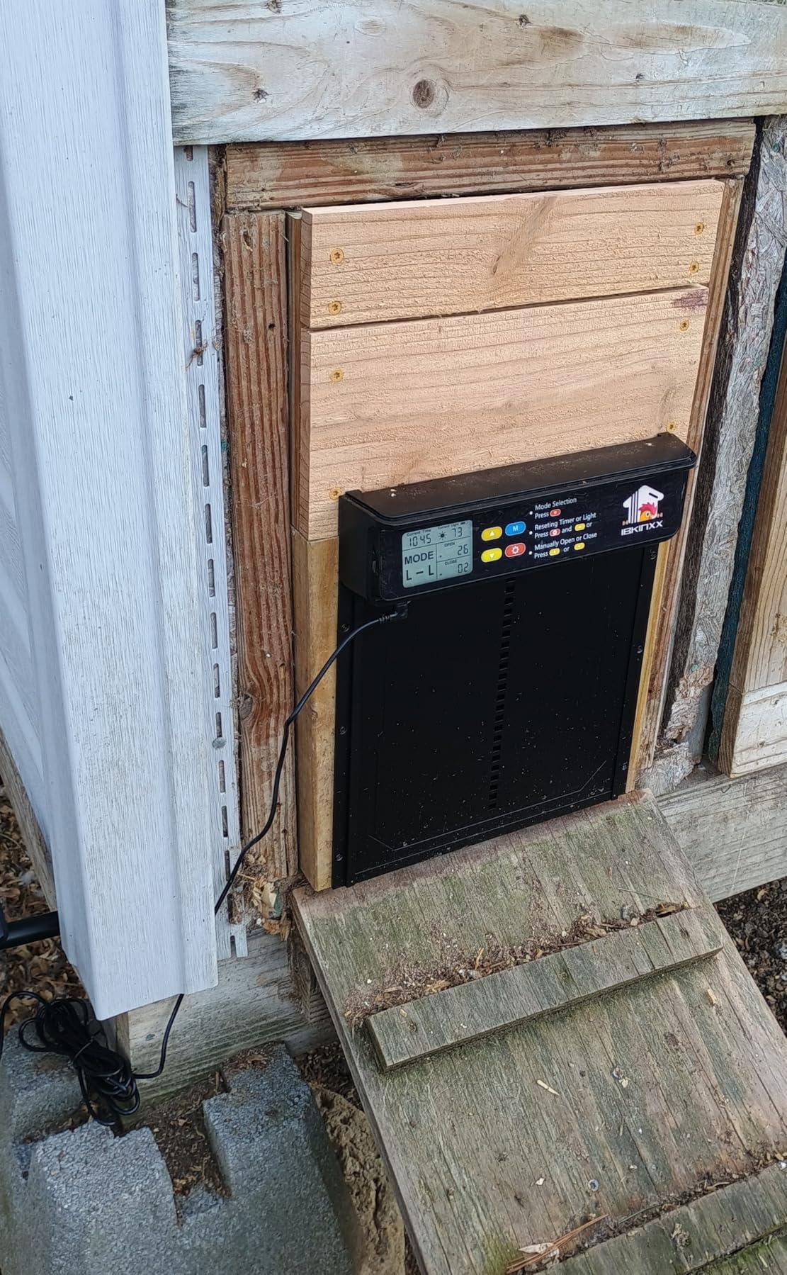 Automatic Chicken Coop Door Solar Powered, LCD Display Chicken Door with Timer & Light Sensor, 4 Modes Automatic Chicken Door Solar, Anti-Pinch & Weather Proof Coop Door with Remote Control customer photo 1