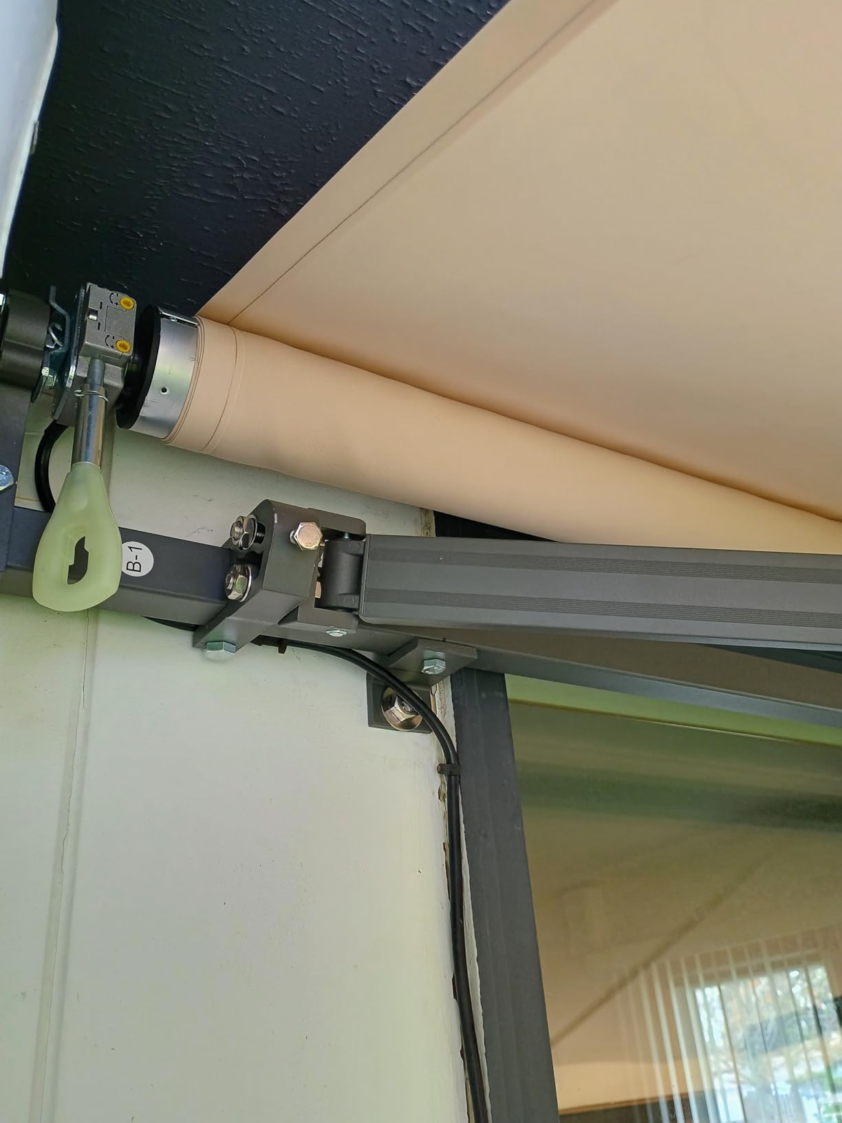 HOMEDEMO 12x9.8 Electric Retractable Awning for Patio, Motorized Awnings, Sunshade Shelter Crank Handle, UV & Waterproof Polyester Cover and Aluminum Frame for Outdoor Deck, Balcony, Yard, Beige customer photo 1