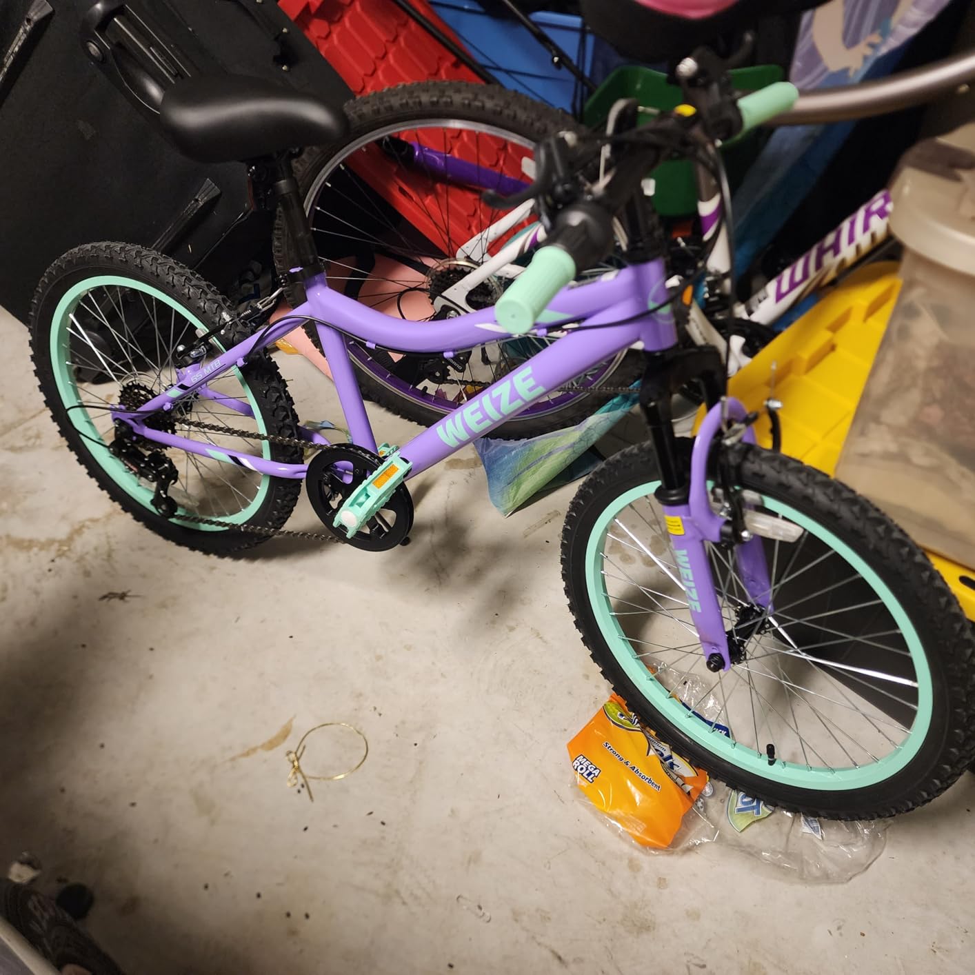 WEIZE 20/24 Inch Kids Mountain Bike, Kids Bike for Girls Age 6-14 Year Old, 6 Speed Kid Bicycle with Front Suspension Fork, Adjustable Seat Height, High-Carbon Steel Frame, Ideal for Girl Adventurers customer photo 2