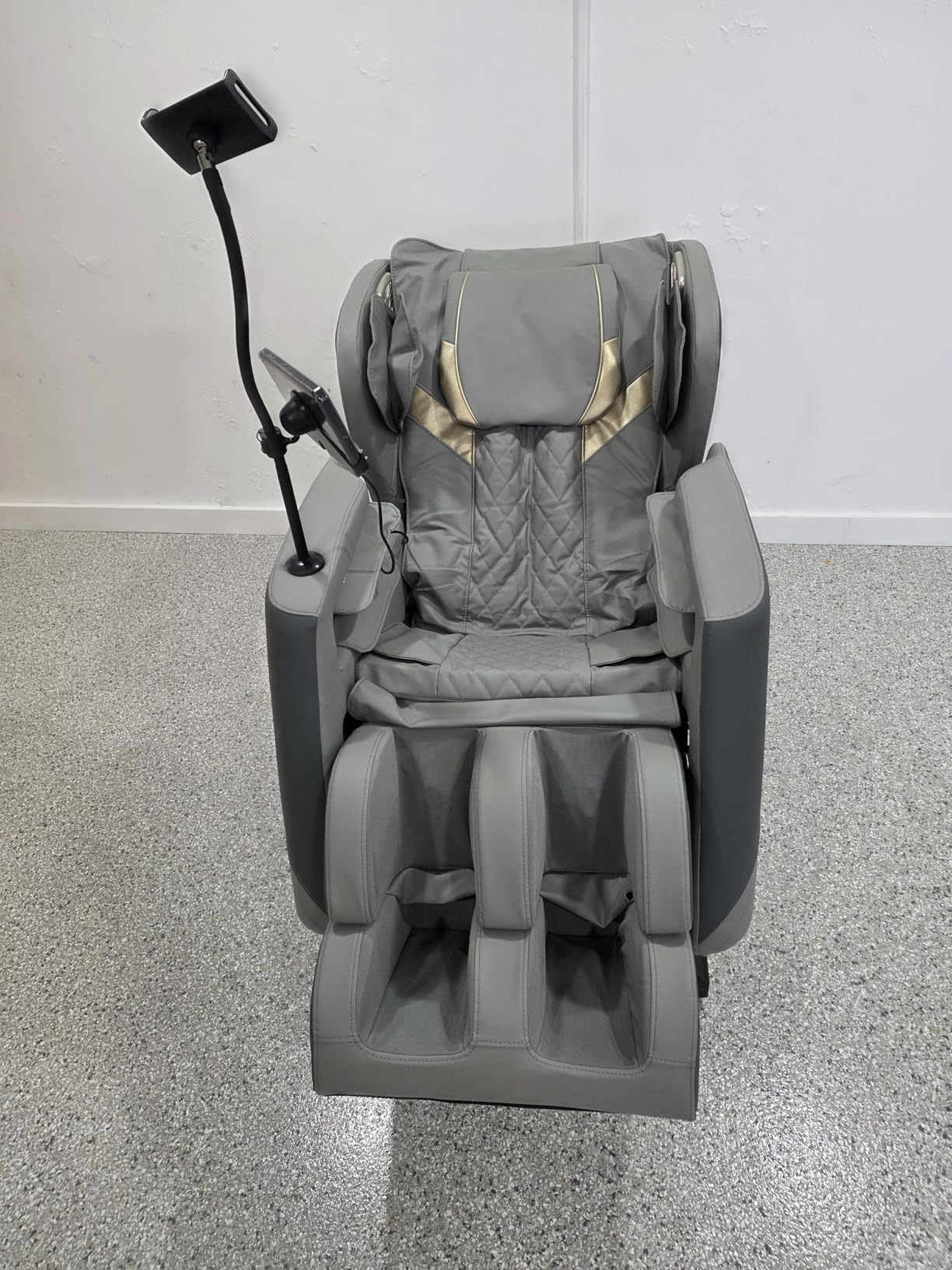Massage Chair Full Body, Zero Gravity Massage Chair with 16 Fix Rollers, Auto Massage Program, Foot and Calf Massage, Recliner Chair with Heating, Touch Screen Controller, Bluetooth Speaker customer photo 1