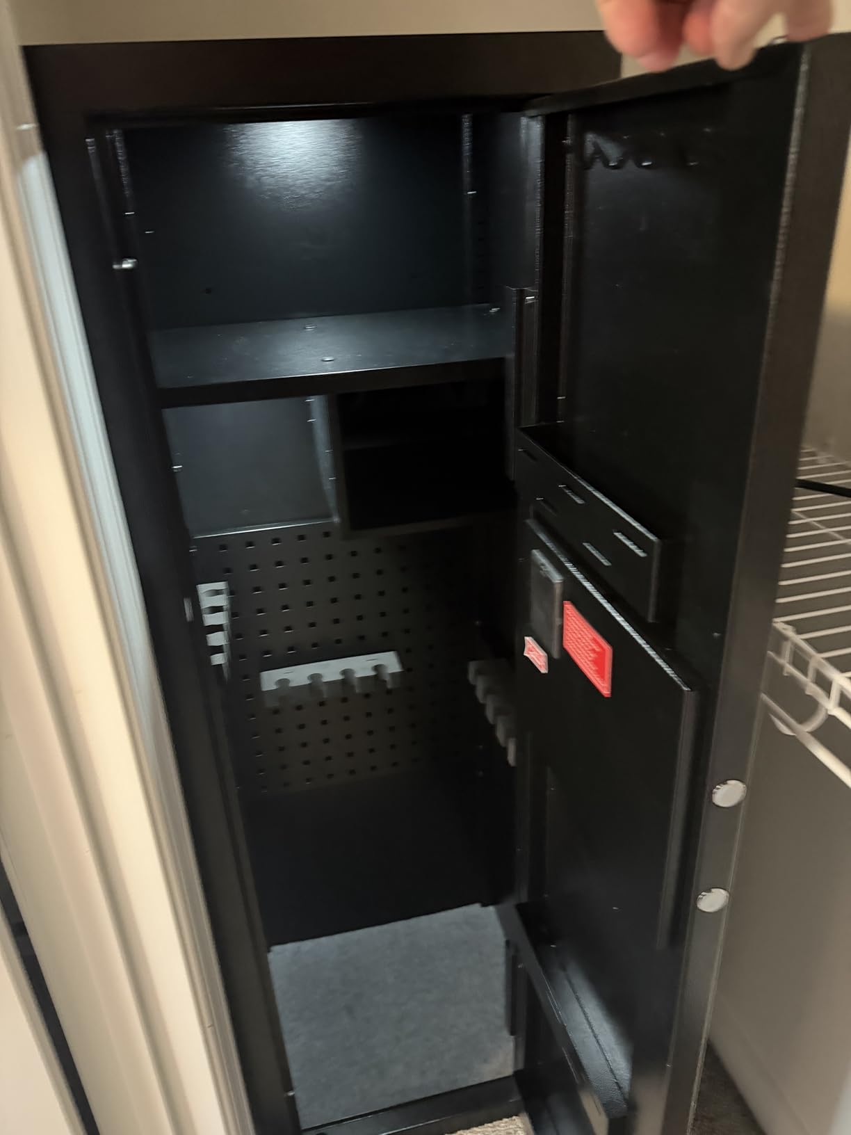 KAER Biometric Gun Safe Rifle, Gun Safes for Rifles and Pistols Holds 14-15 Firearms with Adjustable Racks & Pistol Storage, Fingerprint Keypad Lock Gun Cabinet customer photo 2