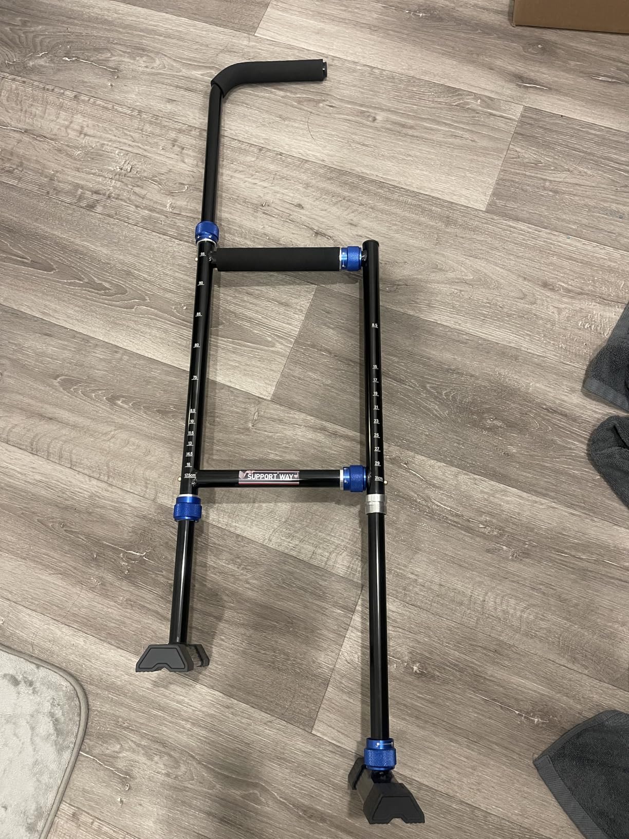 Height & Width Adjustable Stair Assist Cane for Seniors, Customizable to fit Most Indoor/Outdoor Steps, Wide Anti-Slip Base, Professional Stair Climbing Assist Cane for Sore Knees & Post-Surgery customer photo 1