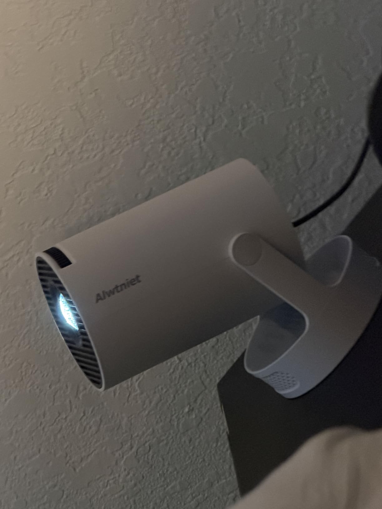 Alwtniet Mini Projector with WiFi 6 and Bluetooth 5.4, 4K Supported Portable Android 14 customer photo 1