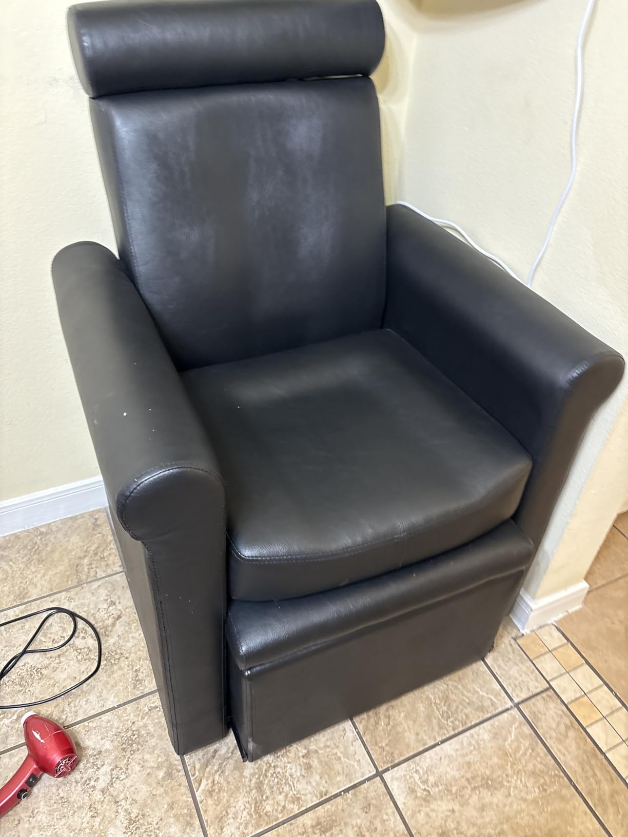 VARONXE Pedicure Chair No Plumbing, Professional Reclining Pedicure Station for Nail Tech, Foot Spa Unit w/Adjustable Footrest & Headrest, Pull-Out Base for Small Space, Black customer photo 1