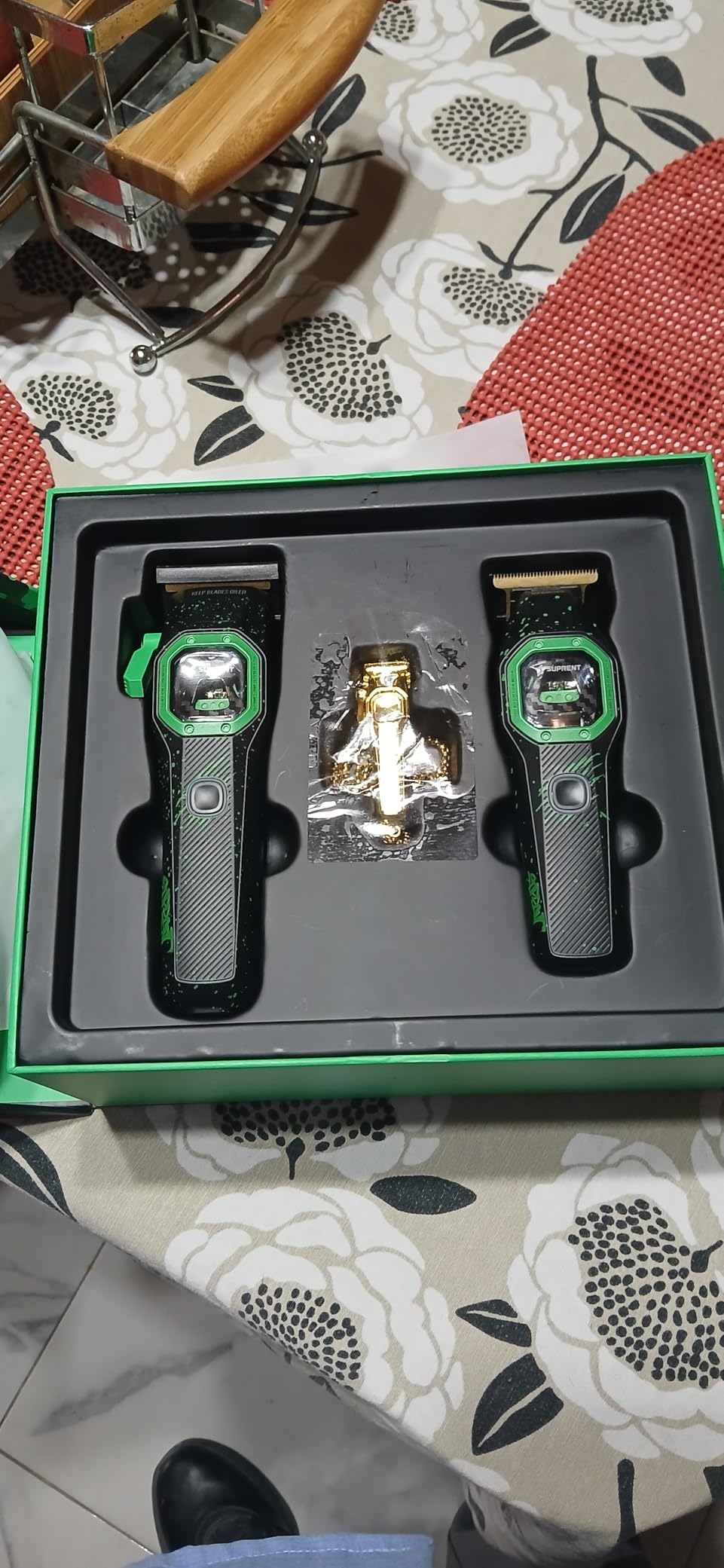 SUPRENT FANGS Professional Barber Clippers - High-Performance 13,000 RPM Vector Motor Hair Clipper Barber Trimmer Set, Professional Haircutting Kit with AI Speed Control, Patented U-Teeth Blade customer photo 2