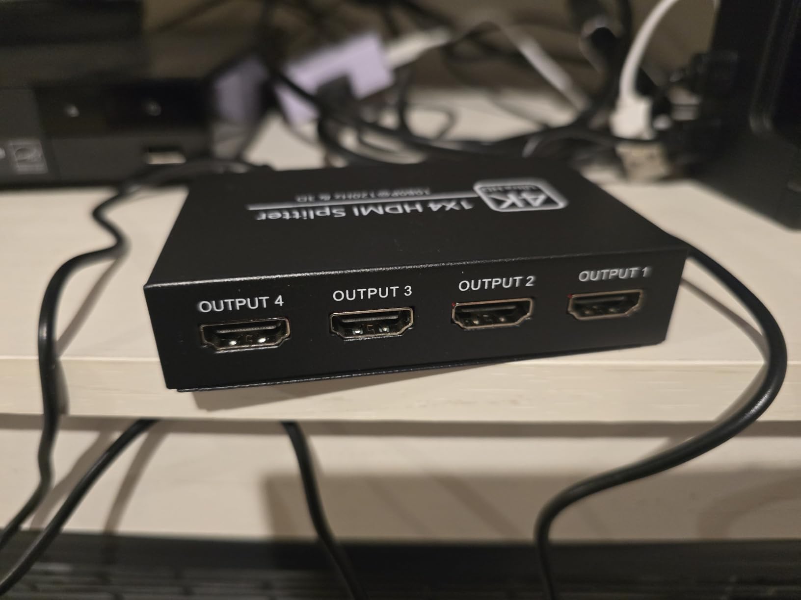 4K HDMI Splitter 1 in 4 Out, Supports 1080P@120Hz, Up to 100ft Long Distance Transmission, Powered 1x4 HDMI Splitter with 5V DC Power Adapter, Duplicate & Mirror Display for Multiple TVs and Monitors customer photo 1