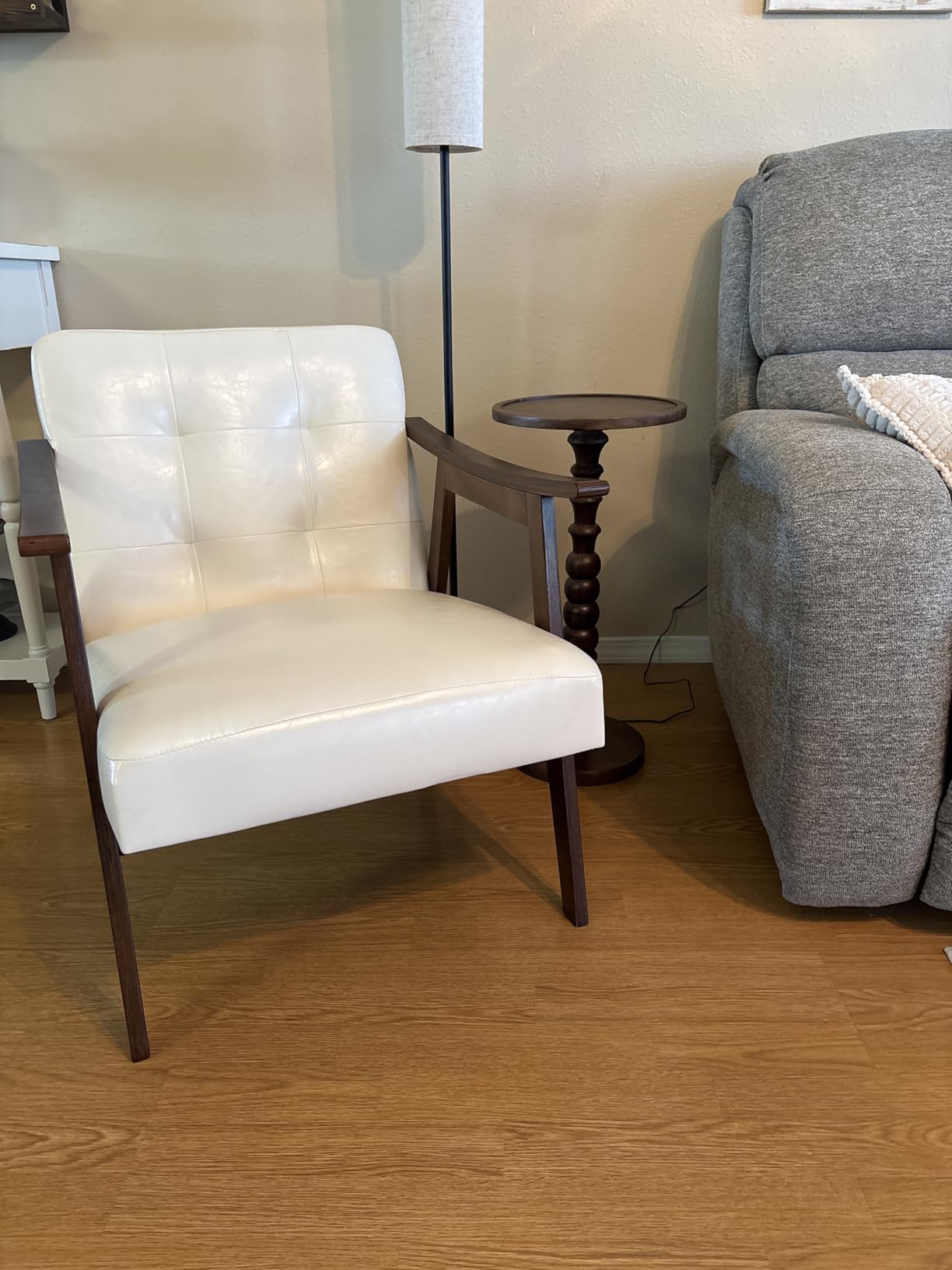 VASAGLE Accent Chair, PU Leather Armchair, Button Tufted Living Room Chair, Thick Cushion, Mid Century Modern Lounge Seating for Bedroom, Reading Nook, Home Office, Brown customer photo 1