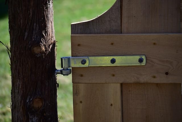 National Hardware N129-726 290BC Screw Hook and Strap Hinges 2-Pack - 10 in Zinc Plated Steel Gate Hinges for Barn Door, Fence Gate Hardware with Weatherguard Protection customer photo 1
