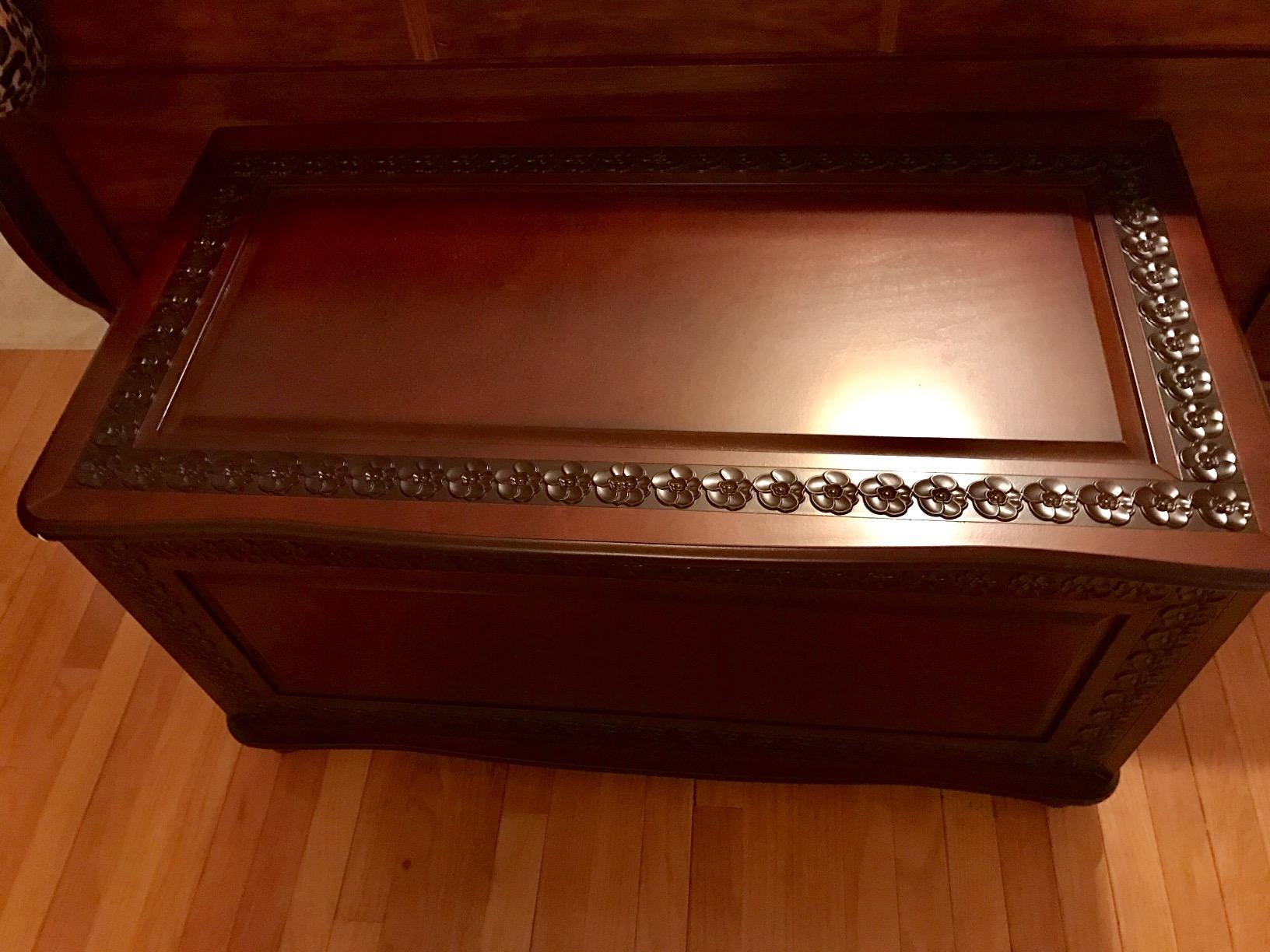 Coaster Home Furnishings - Finlay - Wood - Cedar Chest with Flip-Open Top, Safety Hinge, Lined Interior and Traditional Style - Bedroom - 40-Inch - Dark Tobacco - 900012 customer photo 1