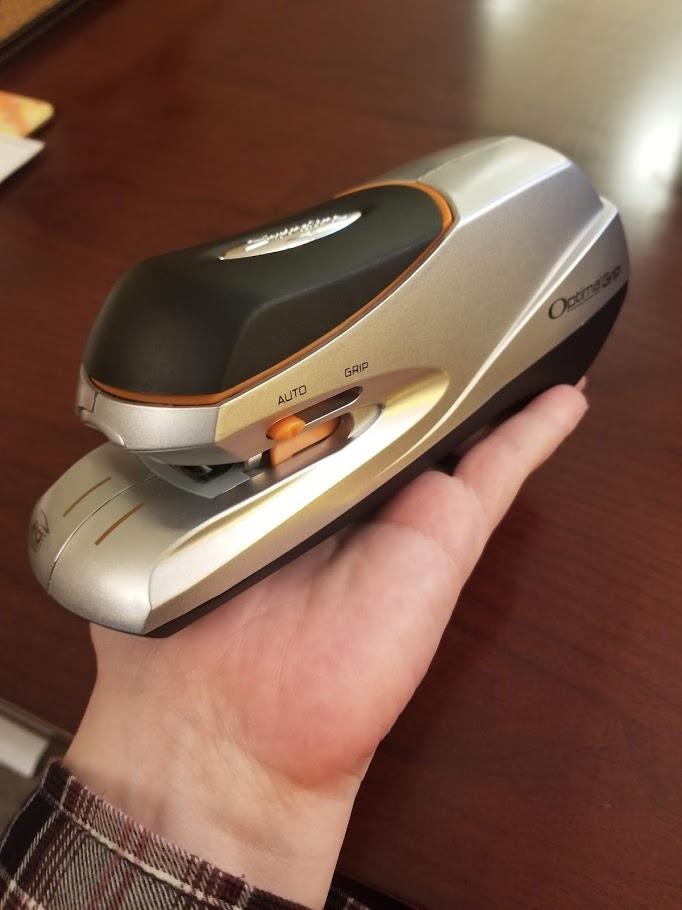 Swingline Electric Stapler, 20 Sheet Capacity, Optima 20, Jam Free, Compact, Automatic or Manual, Plug In or Battery, Orange and Gray (48207) customer photo 2