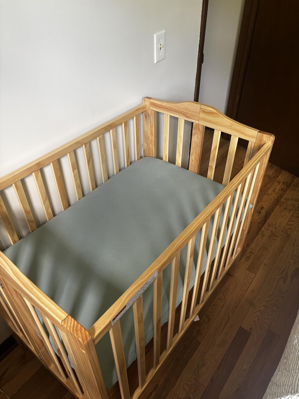 Delta Children Folding Portable Mini Baby Crib with 1.5-inch Mattress - Greenguard Gold Certified, White customer photo 2