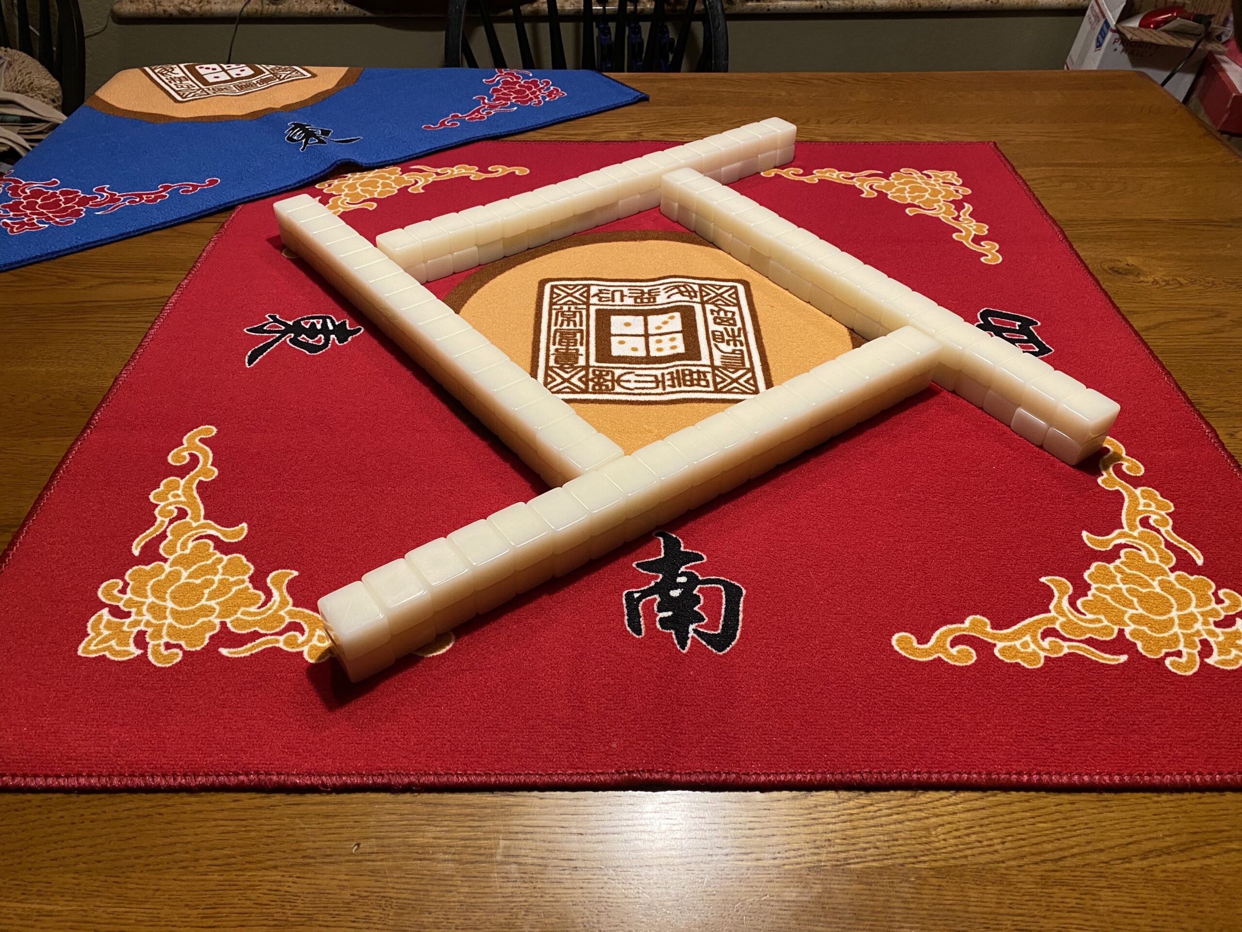 Yellow Mountain Imports Classic Chinese Mahjong Game Set, Champagne Gold - with 148 Medium Size Tiles and a Wooden Case - for Chinese Style Game Play customer photo 1