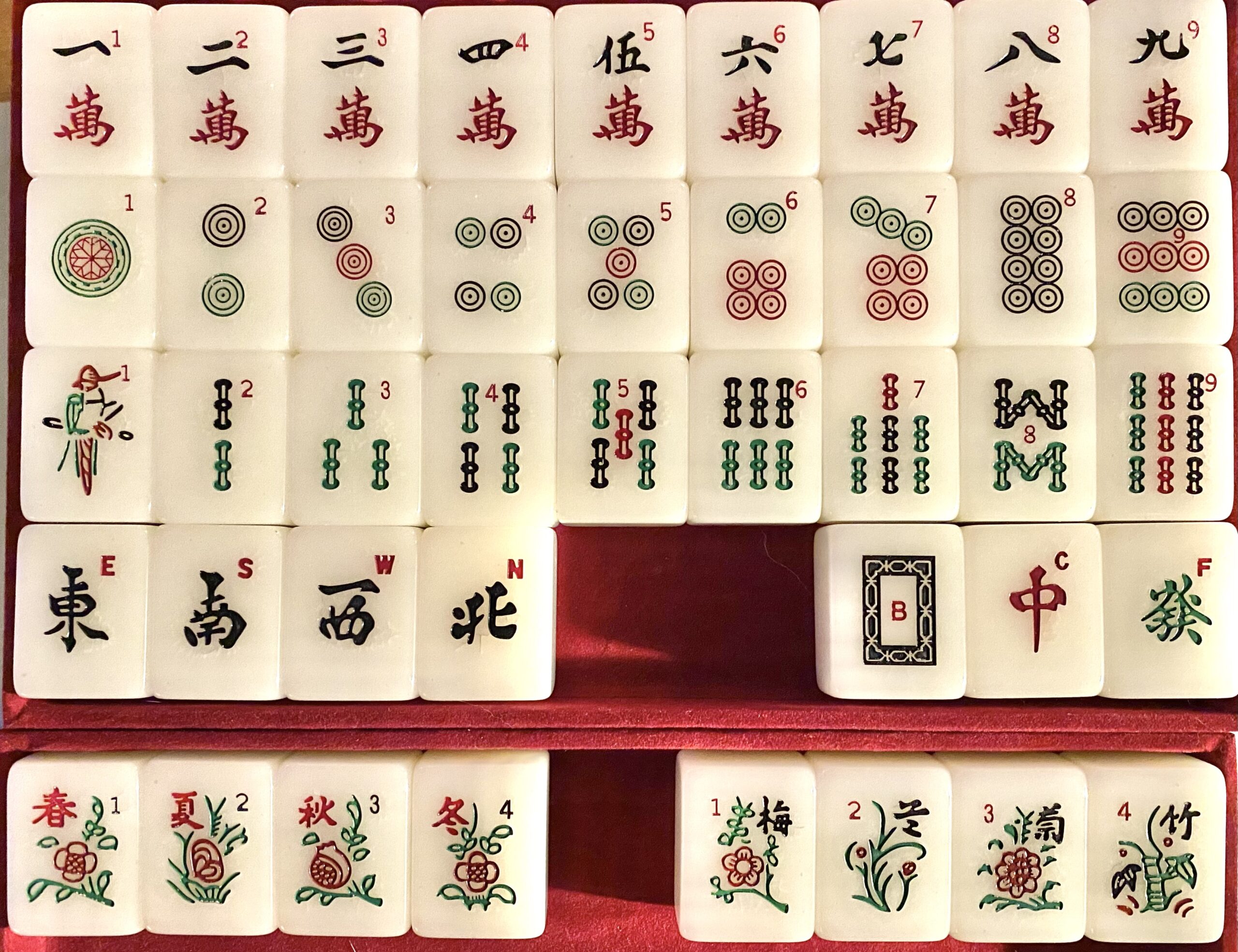 Yellow Mountain Imports Classic Chinese Mahjong Game Set, Champagne Gold - with 148 Medium Size Tiles and a Wooden Case - for Chinese Style Game Play customer photo 2