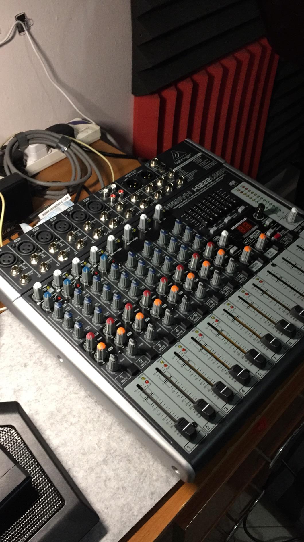 Behringer XENYX X1222USB Premium 16-Input 2/2-Bus Mixer with XENYX Mic Preamps and Compressors, British EQ and USB/Audio Interface customer photo 2