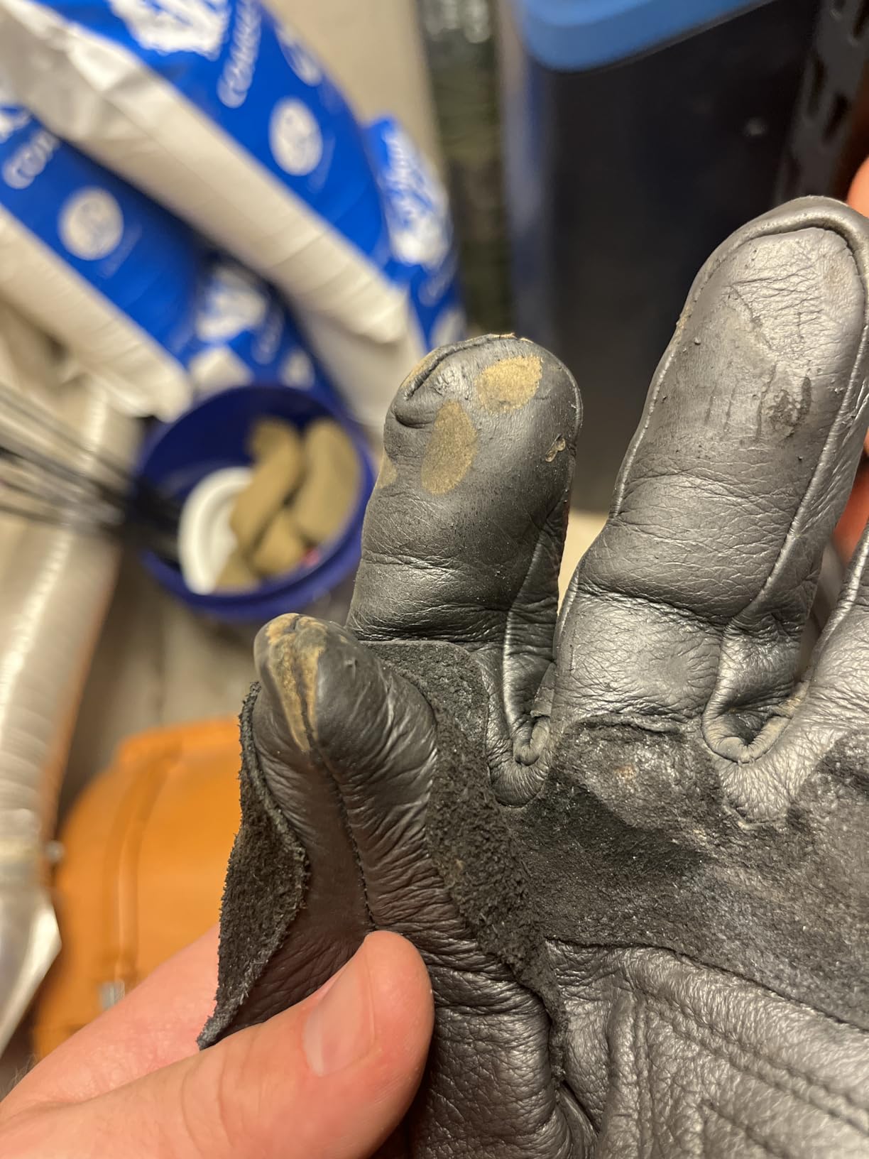 Lincoln Electric Premium Leather MIG Stick Welding Gloves | Heat Resistance & Dexterity| Large | K2980-L, Black, Red customer photo 1