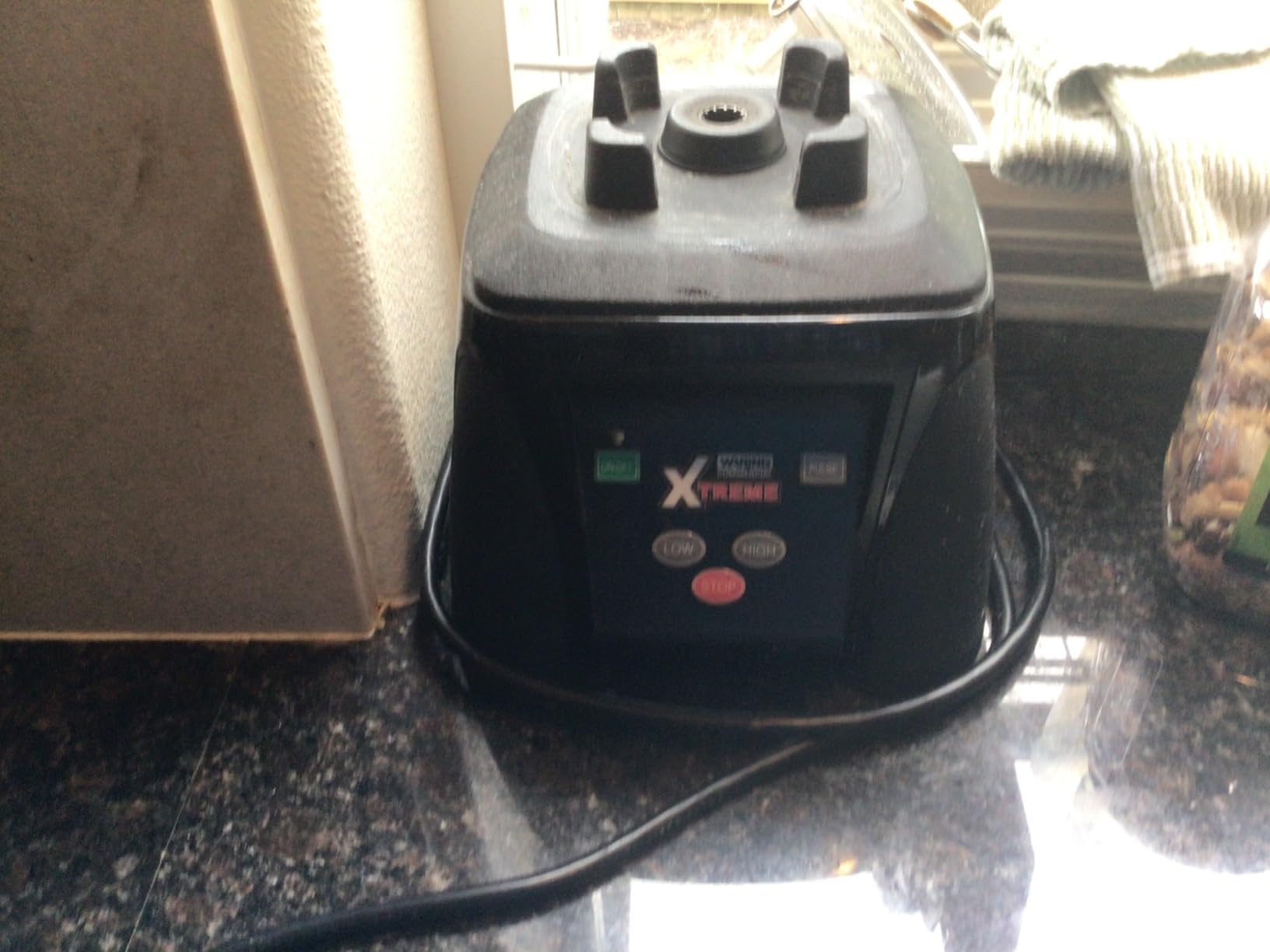 Waring Commercial Xtreme Blender, 3.5 Horsepower Motor with Electronic Keypad, 64 oz Copolyester Jar for Bars & Restaurants, NSF Certified, MX1050XTX customer photo 1