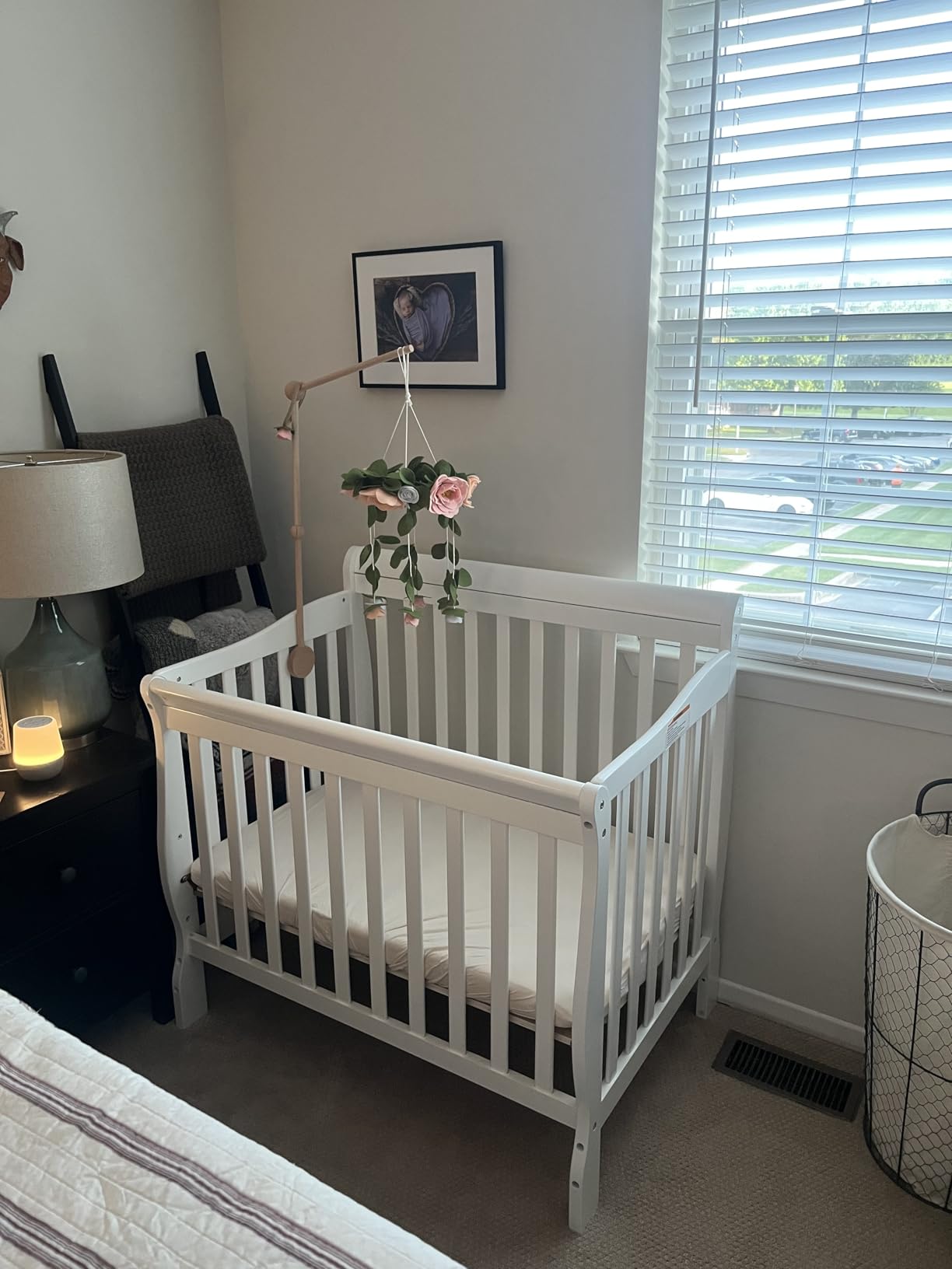 Dream On Me Aden 4-in-1 Convertible Mini Baby Crib, GREENGUARD Gold & BSA Certified, Sustainable Pinewood, Non-Toxic Finish, 3 Mattress Heights, Converts to Mini Day & Twin-Size Bed - White customer photo 2