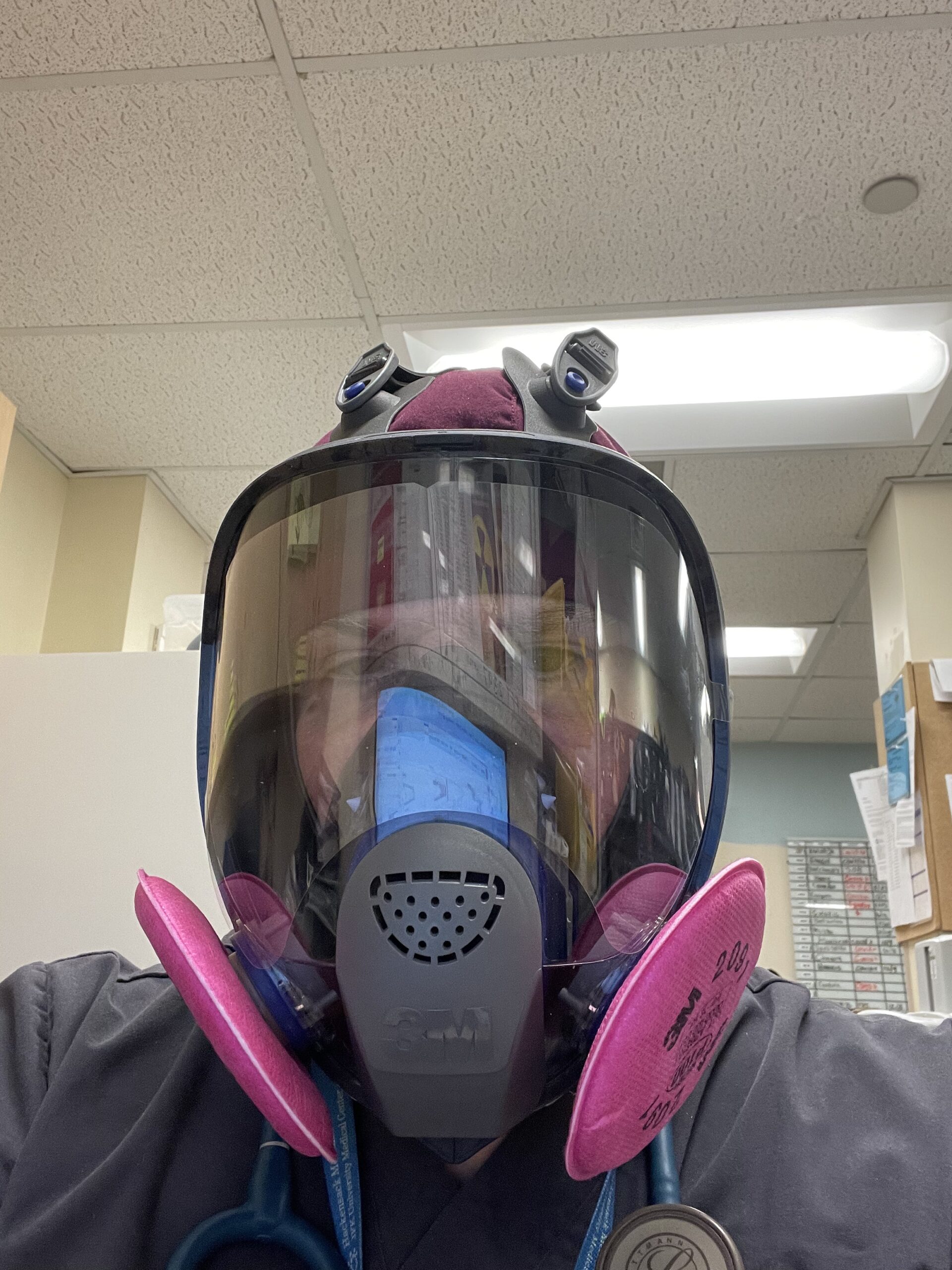 3M Ultimate FX Full Facepiece Reusable Respirator FF-403, NIOSH, ANSI, Six-Strap Harness, Cool Flow Valve, Passive Speaking Diaphragm, Large customer photo 1