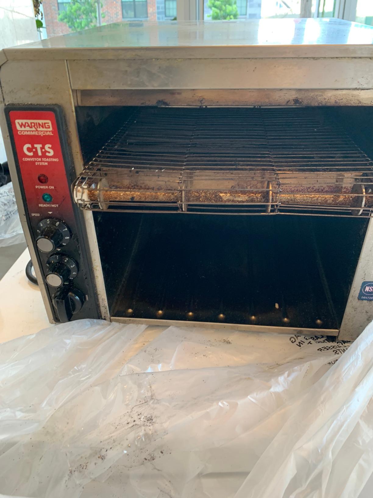 Waring Commercial Heavy-Duty Conveyor Toaster, 1000+ Slices per Hour, Stainless Steel Construction, for Cafes & Restaurants, NSF Certified, 208V, CTS1000B customer photo 2