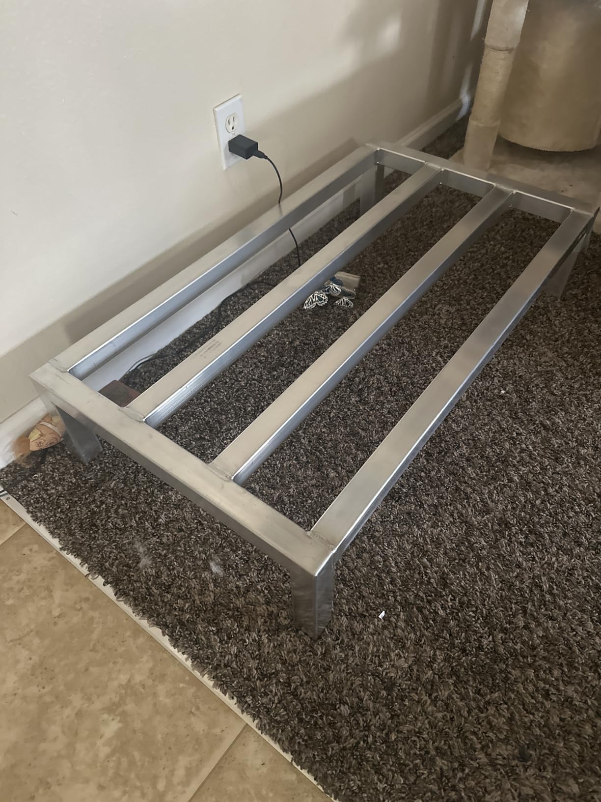 Winco 20-Inch by 36-Inch Dunnage Rack, 8-Inch High, 1800-Pound Capacity, Aluminum, Medium customer photo 1