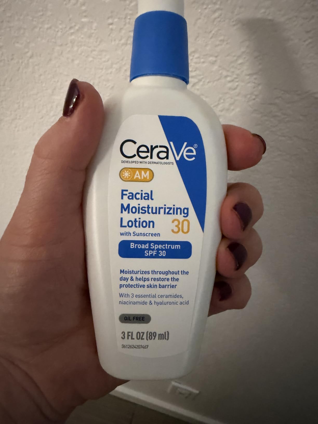 CeraVe AM Facial Moisturizing Lotion with SPF 30, Oil-Free Face Moisturizer with Sunscreen, Hyaluronic Acid, Niacinamide & Ceramides, 3 Ounce customer photo 1