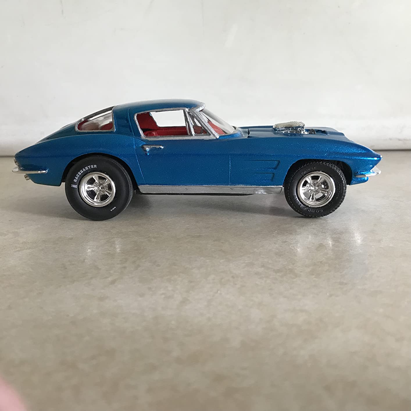 1963 Chevy Corvette 1:25 Scale Model Kit customer photo 2